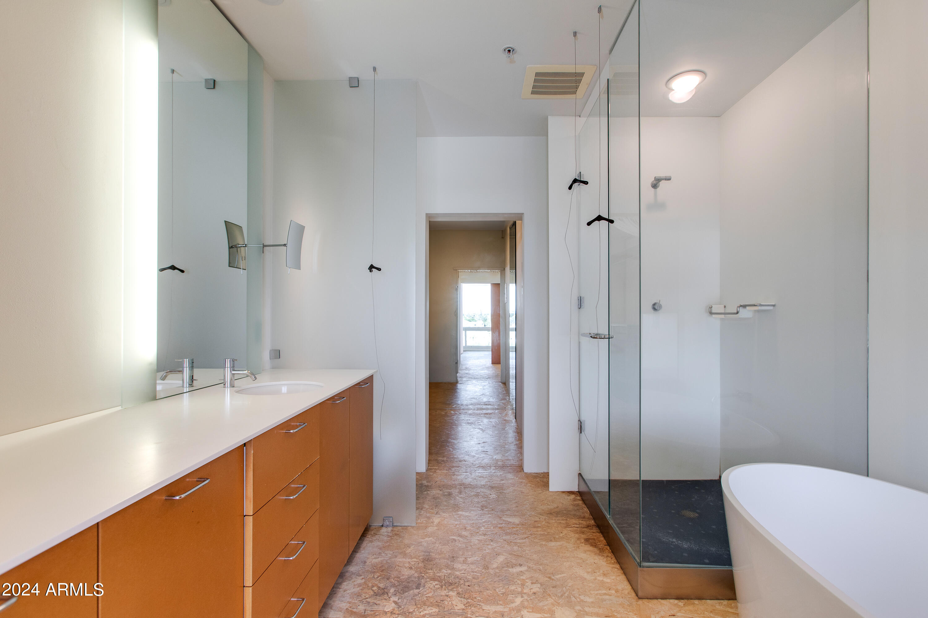 1 E LEXINGTON Avenue, 604