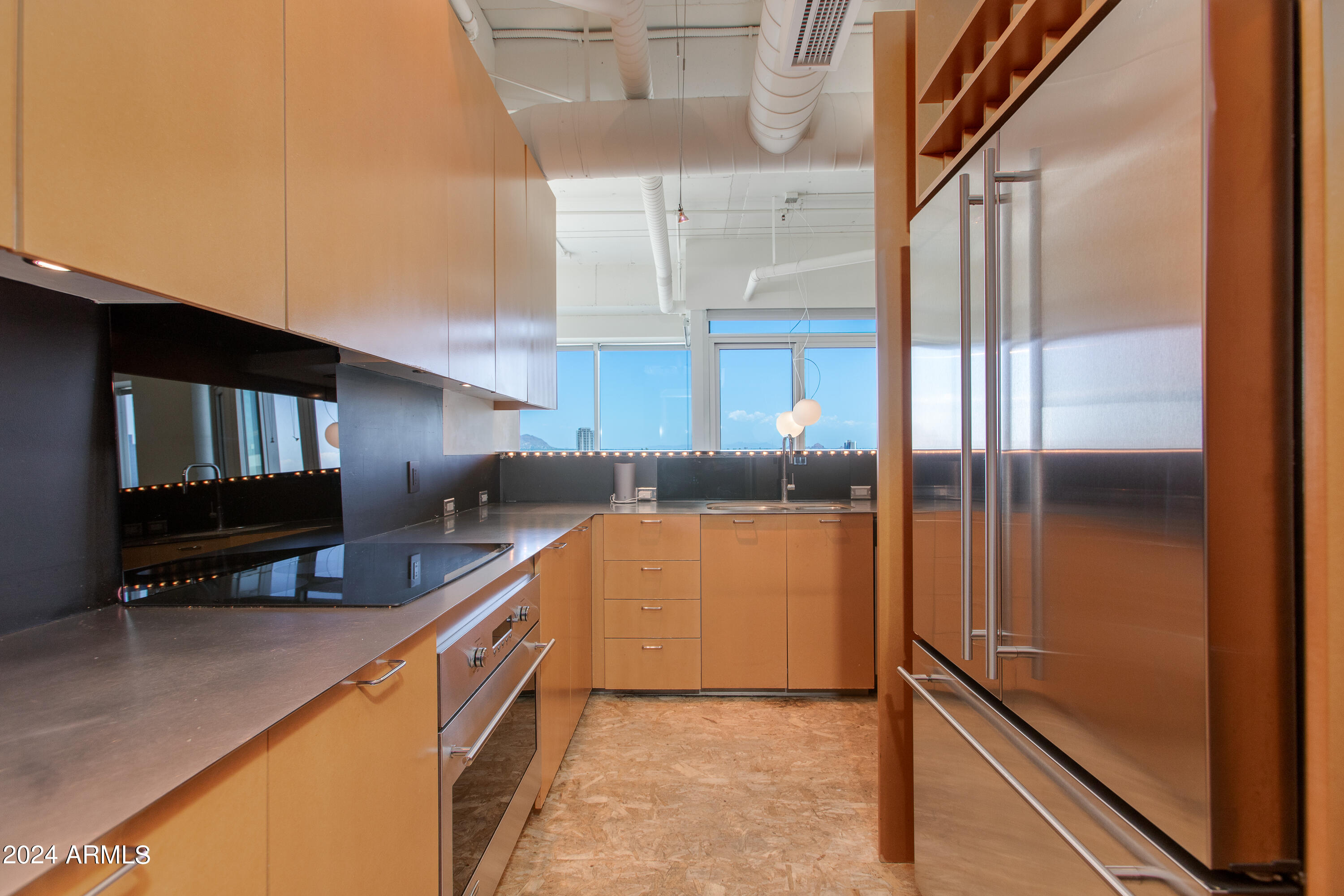 1 E LEXINGTON Avenue, 604