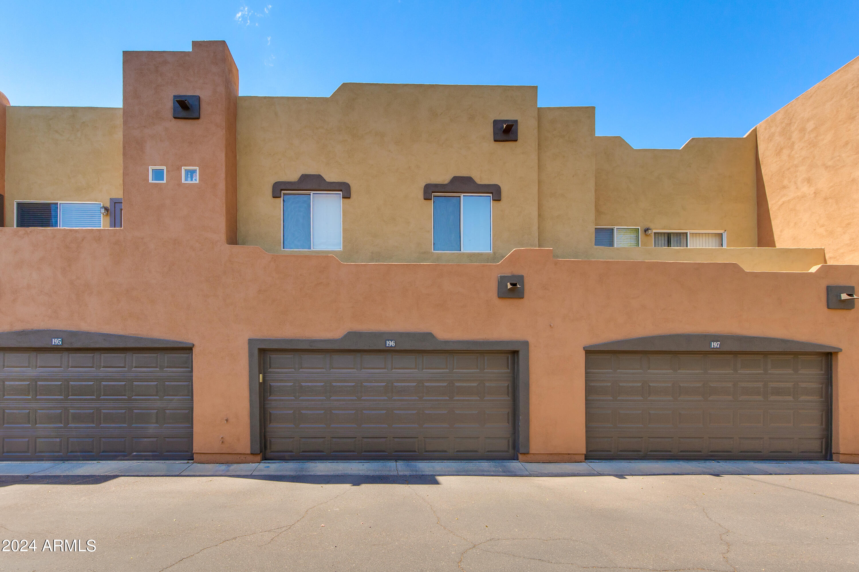 1718 W COLTER Street, 196