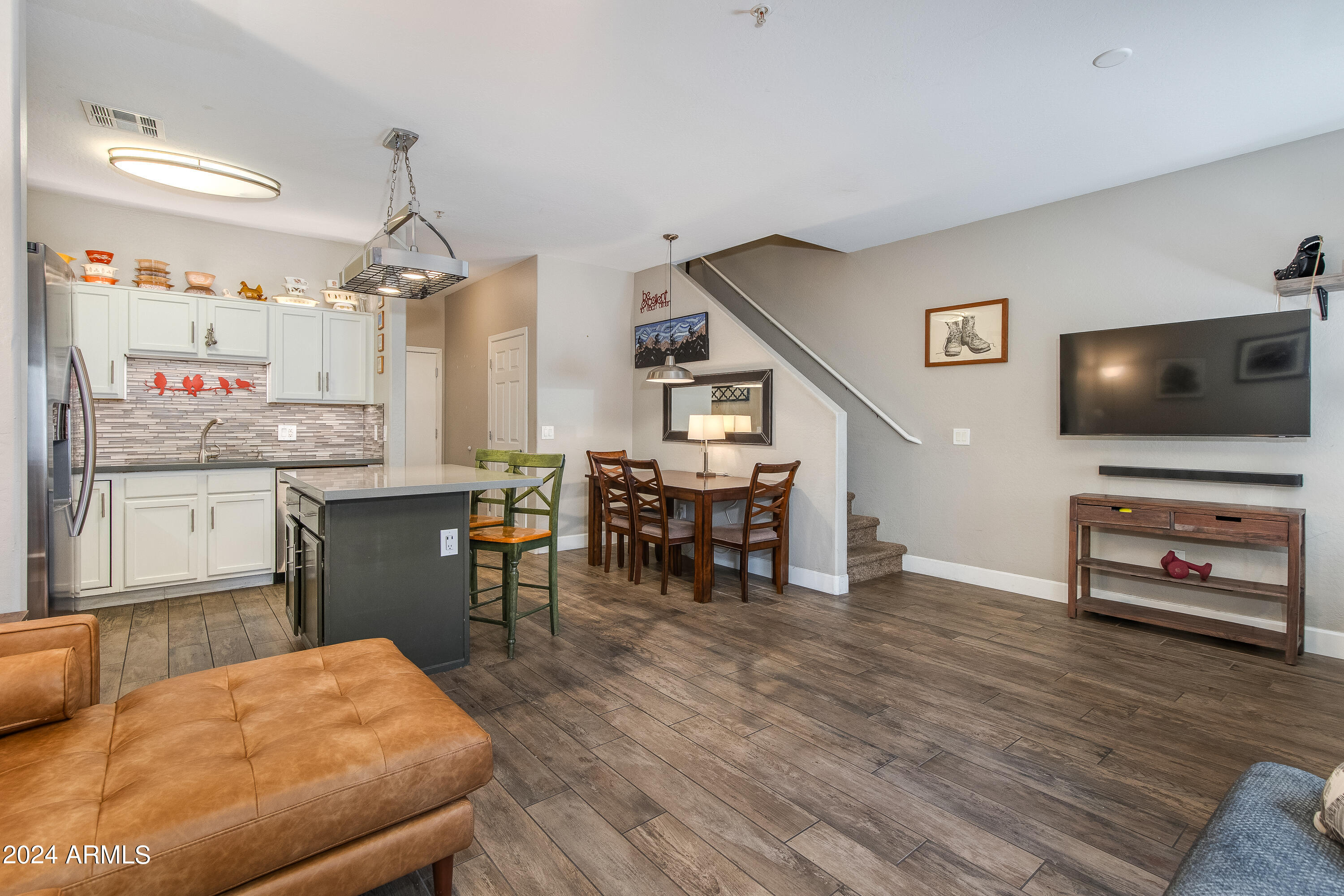 1718 W COLTER Street, 196