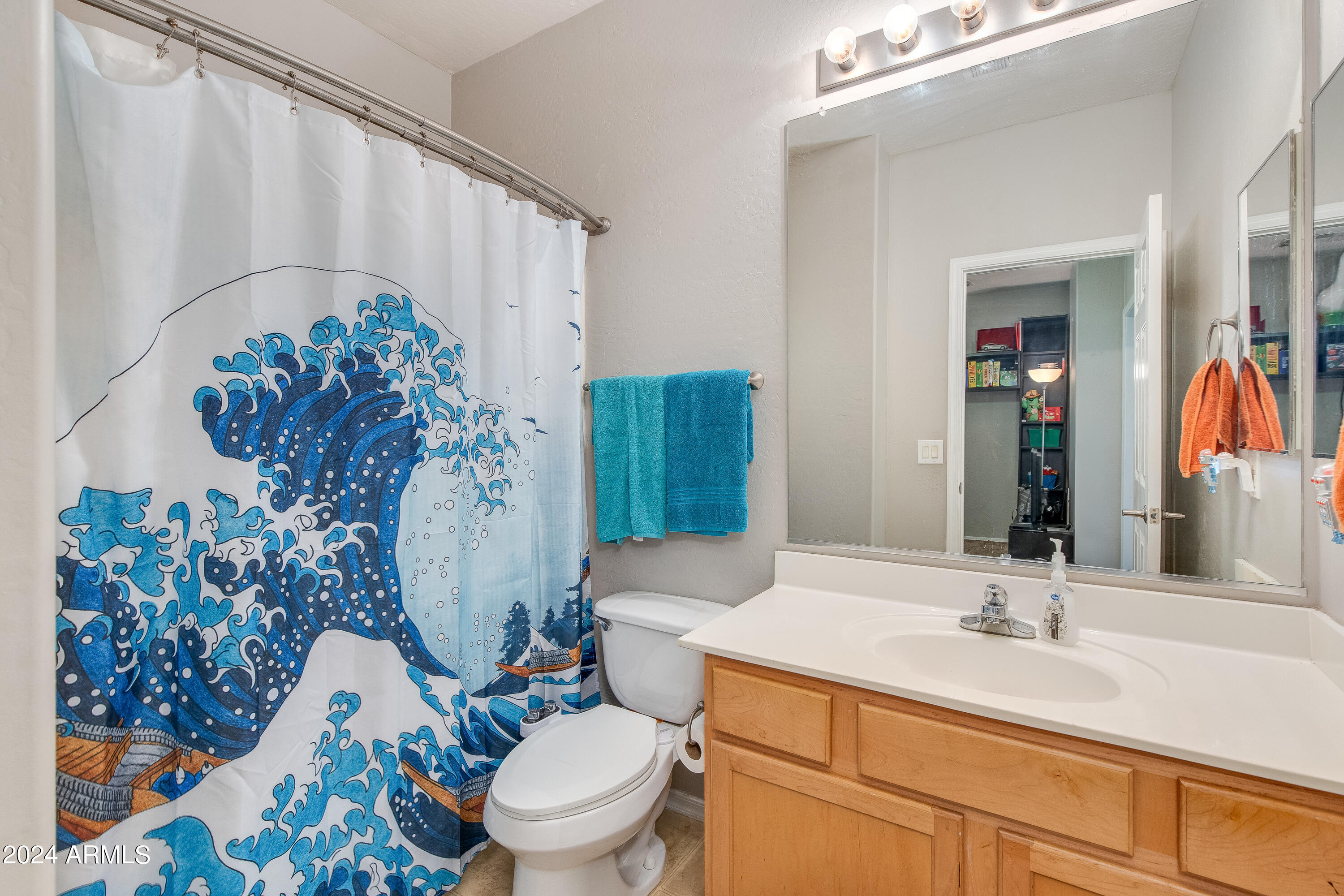 1718 W COLTER Street, 196