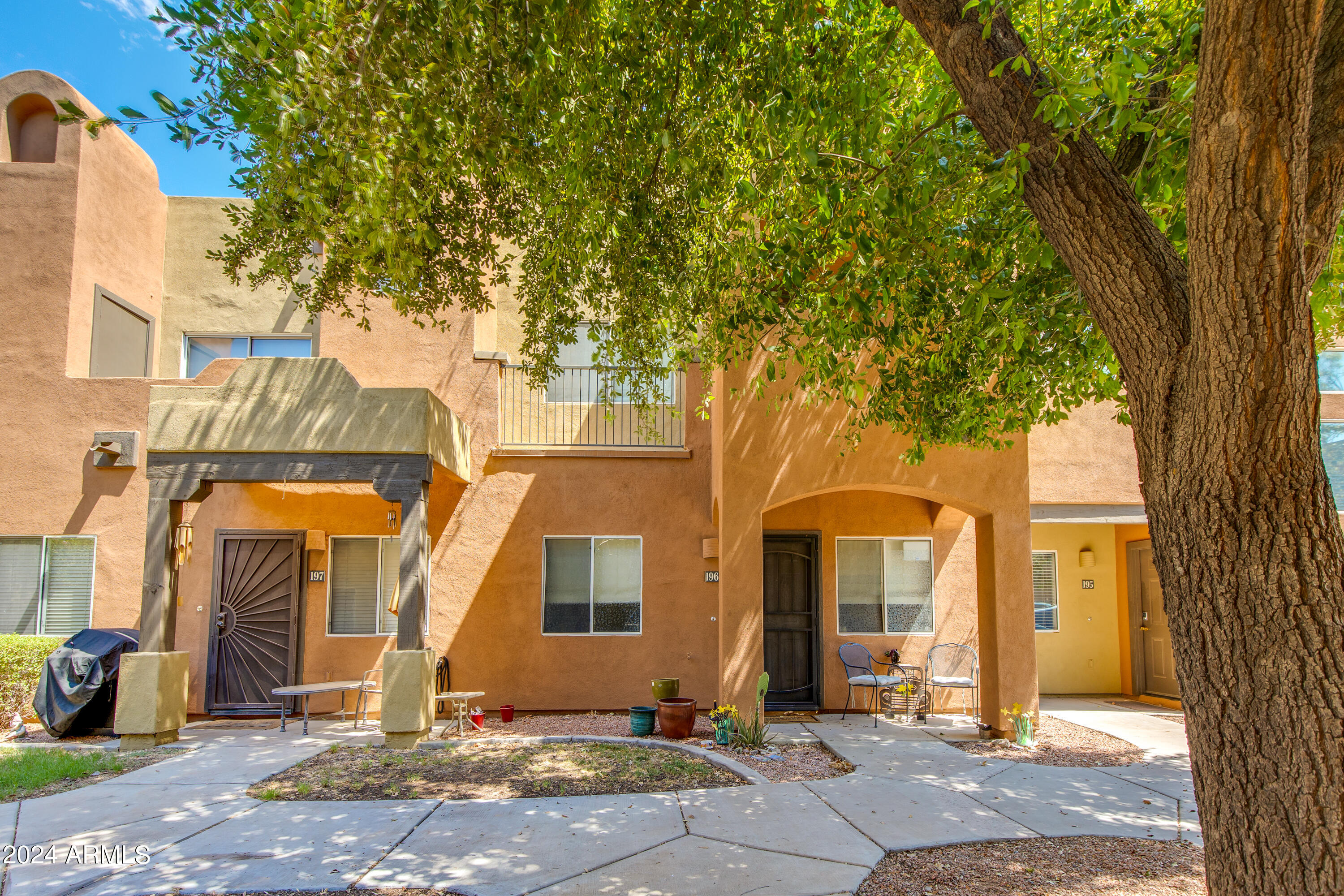 1718 W COLTER Street, 196