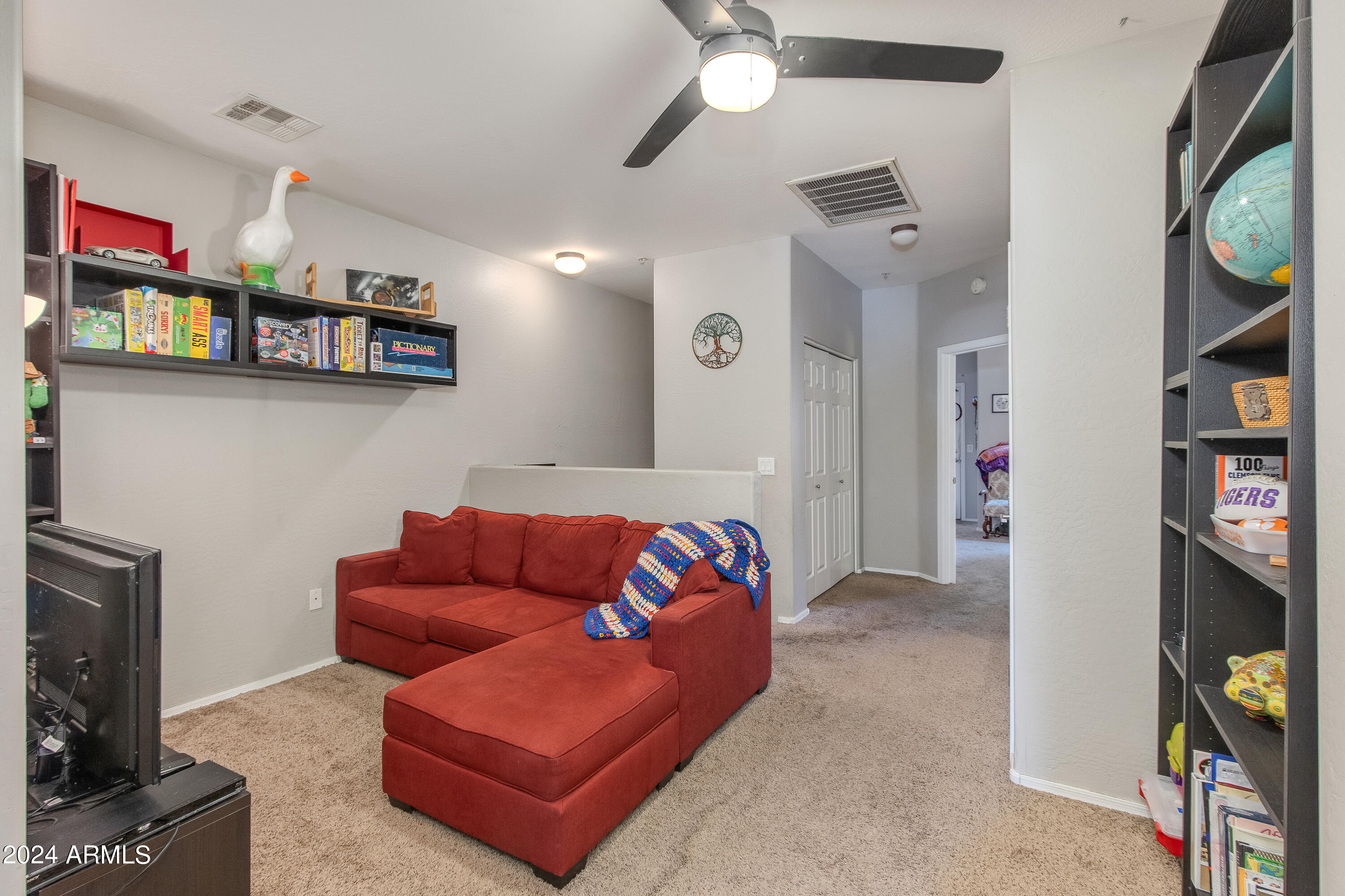 1718 W COLTER Street, 196