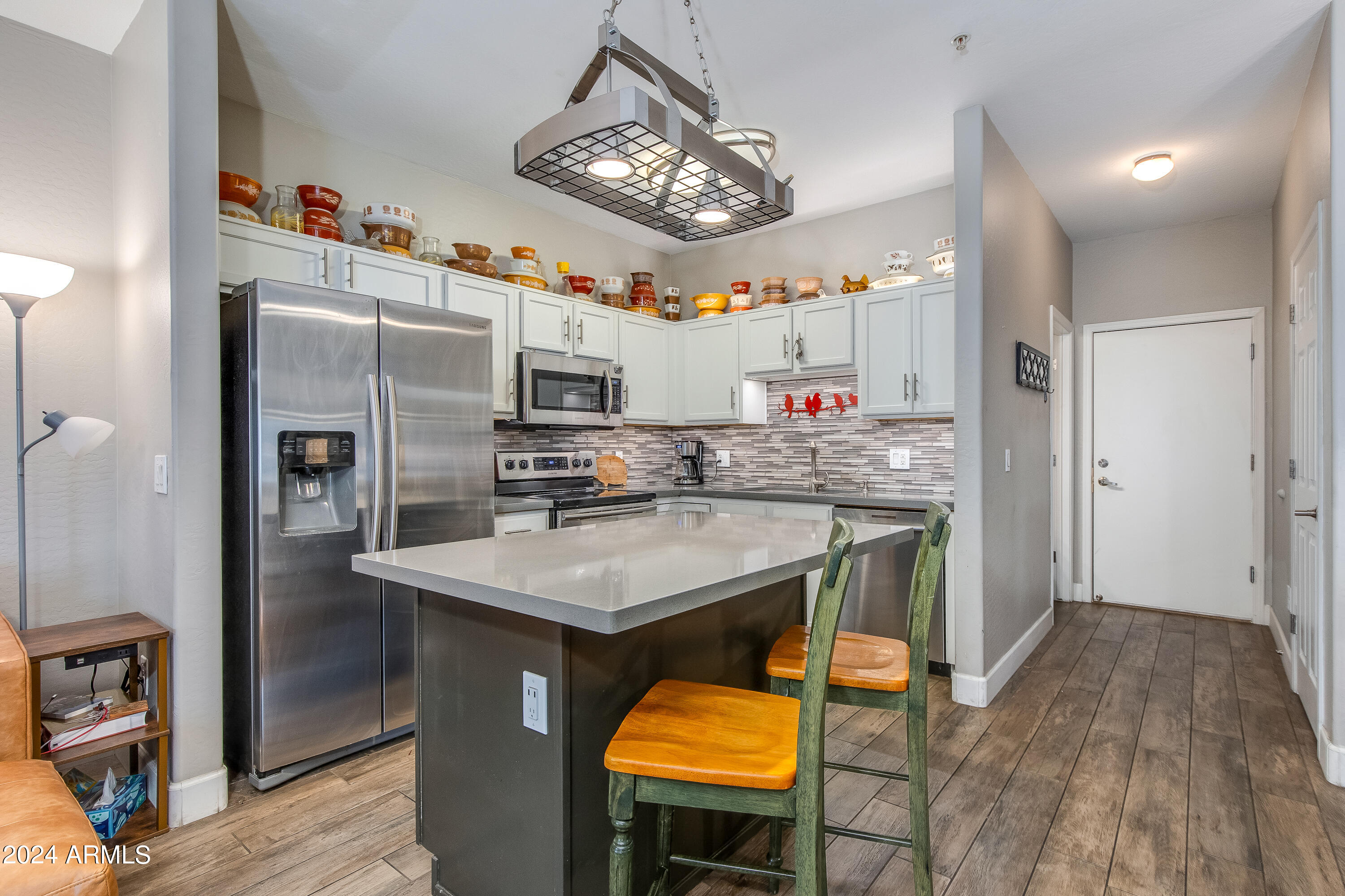 1718 W COLTER Street, 196