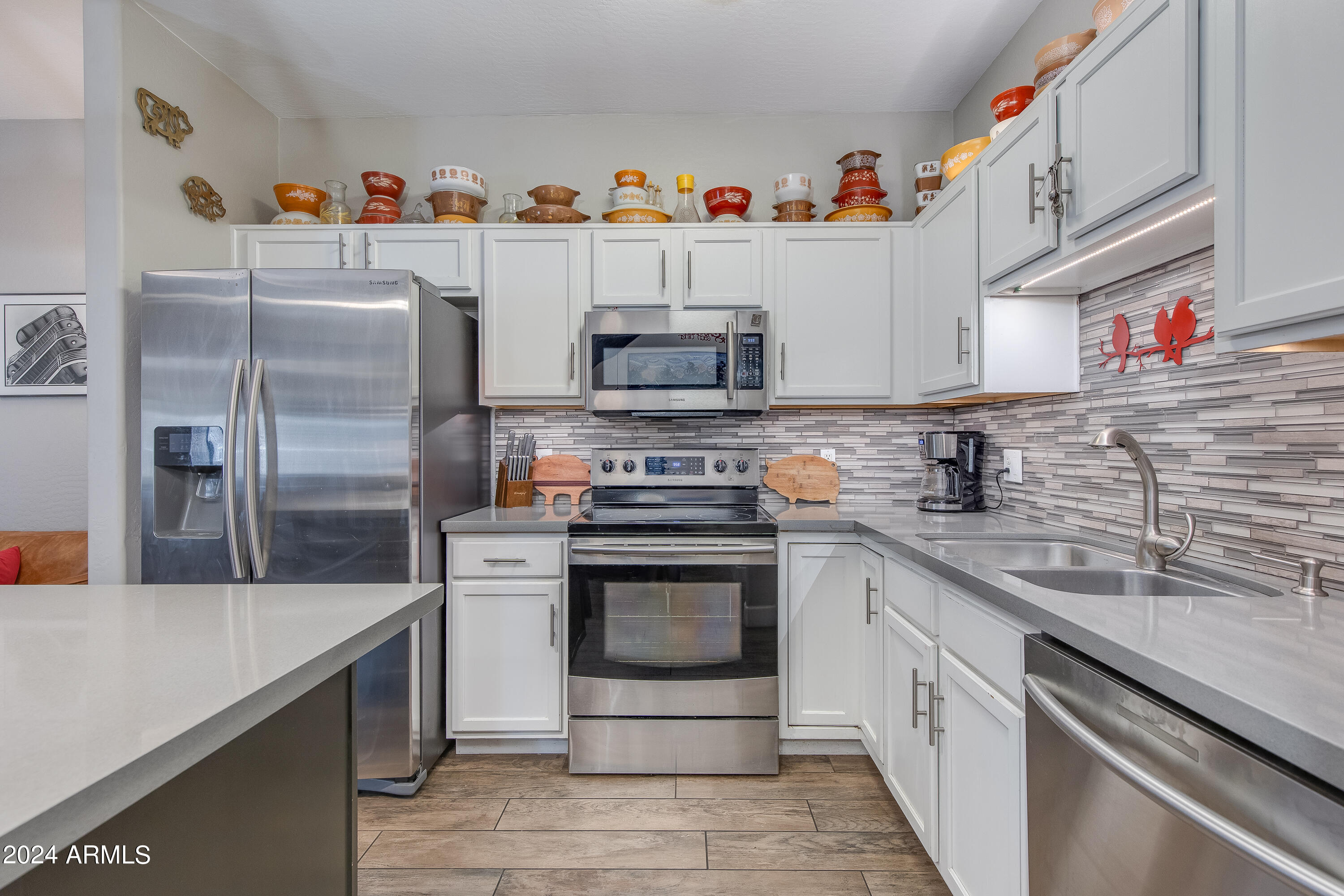 1718 W COLTER Street, 196