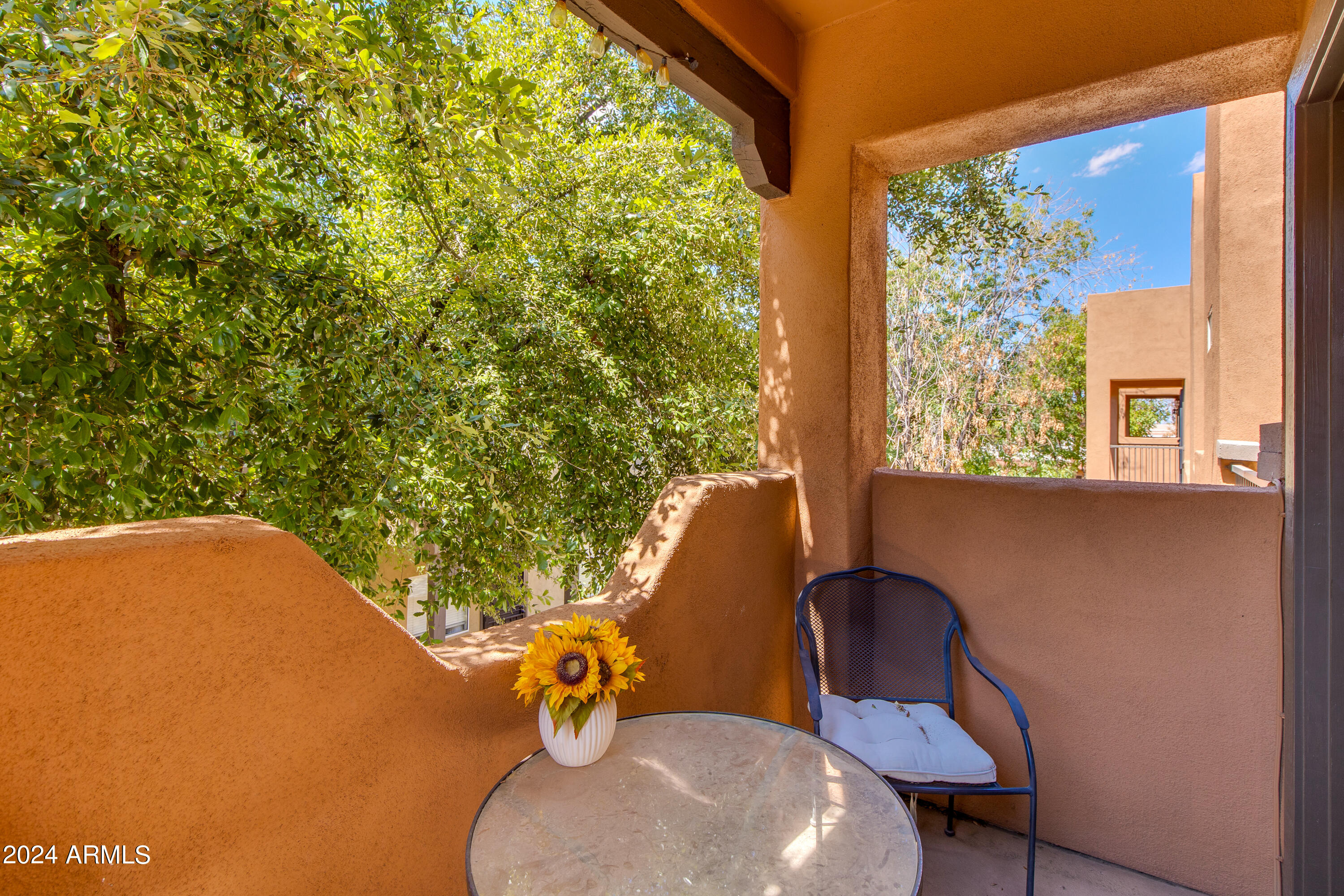 1718 W COLTER Street, 196