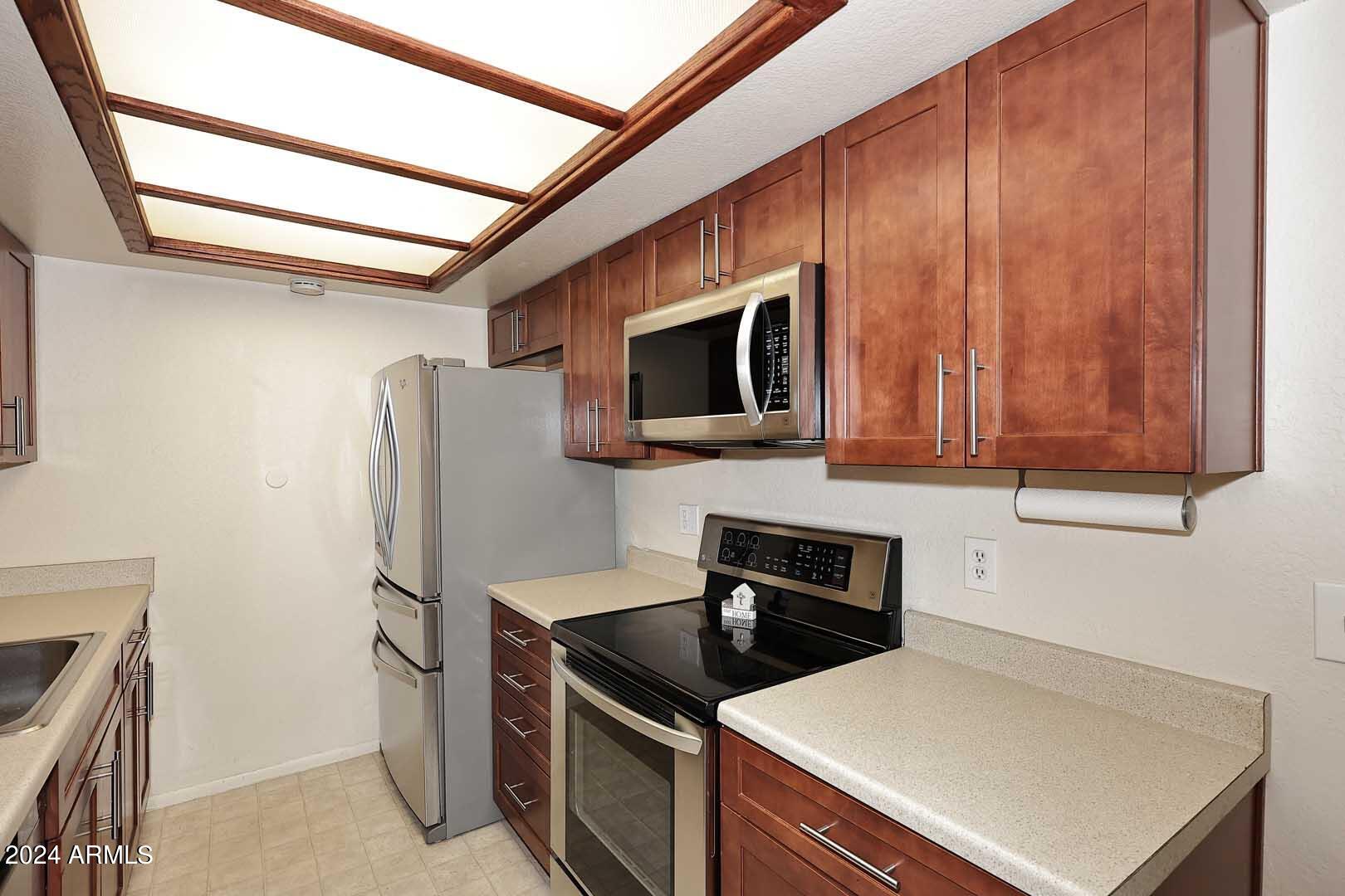 7557 N DREAMY DRAW Drive, 103