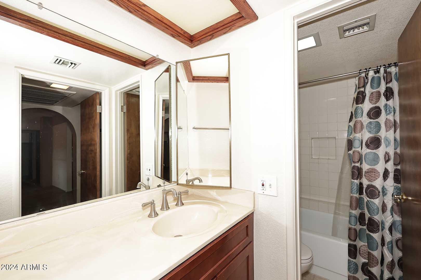 7557 N DREAMY DRAW Drive, 103