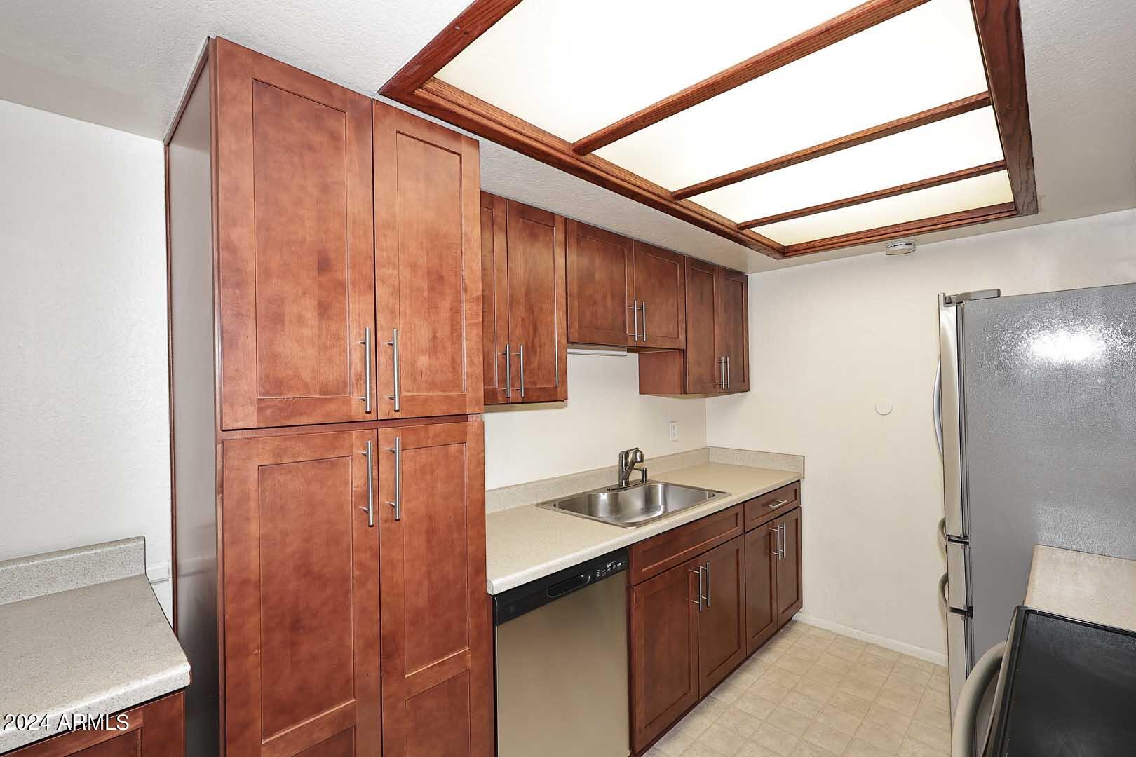 7557 N DREAMY DRAW Drive, 103