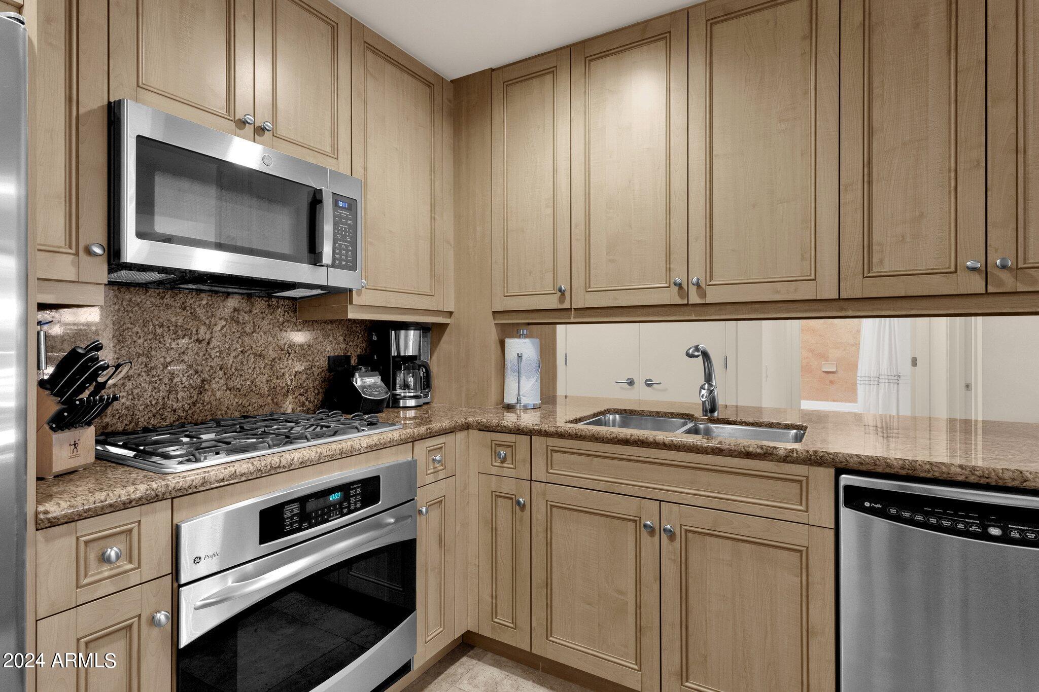 7131 E RANCHO VISTA Drive, 2003