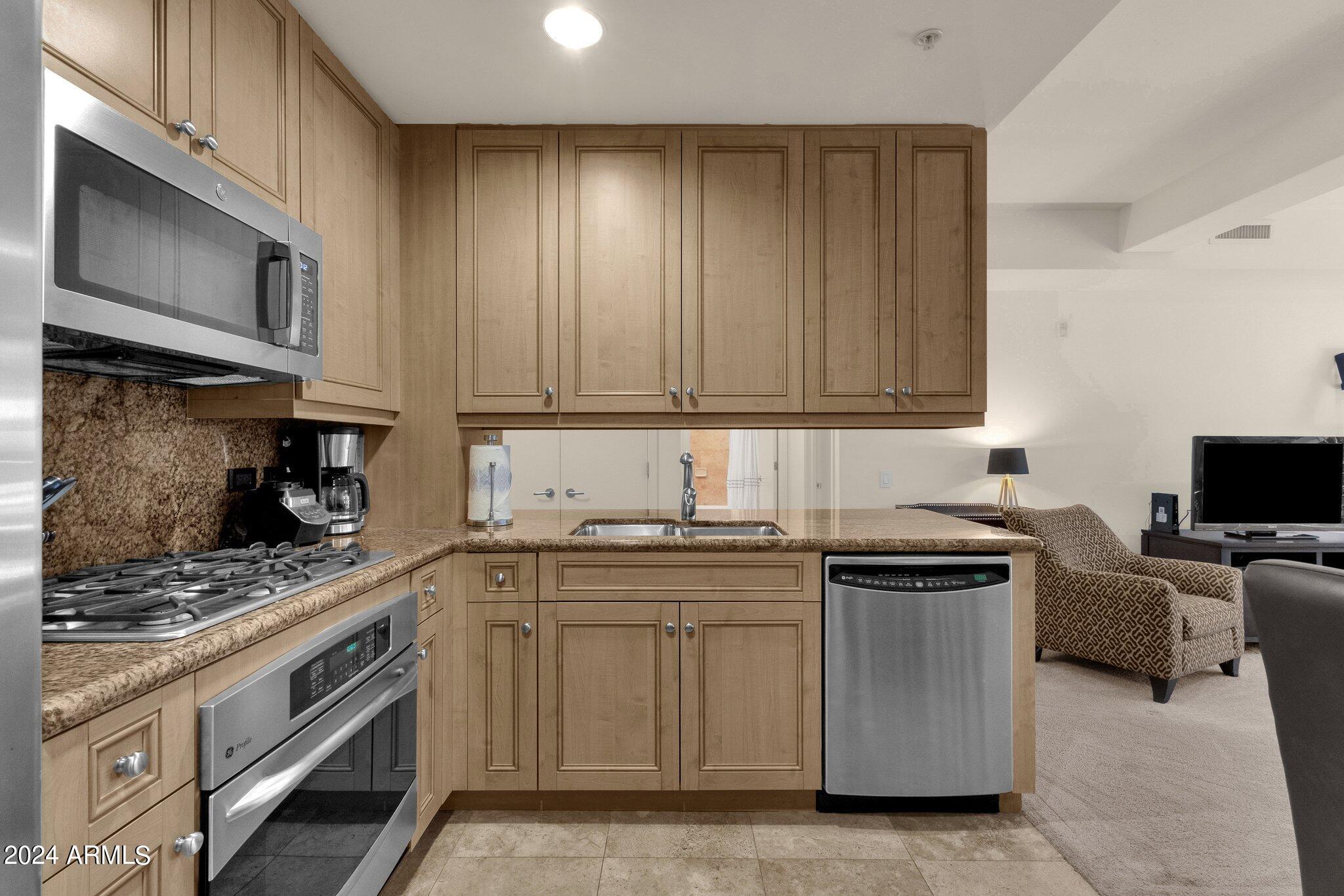 7131 E RANCHO VISTA Drive, 2003