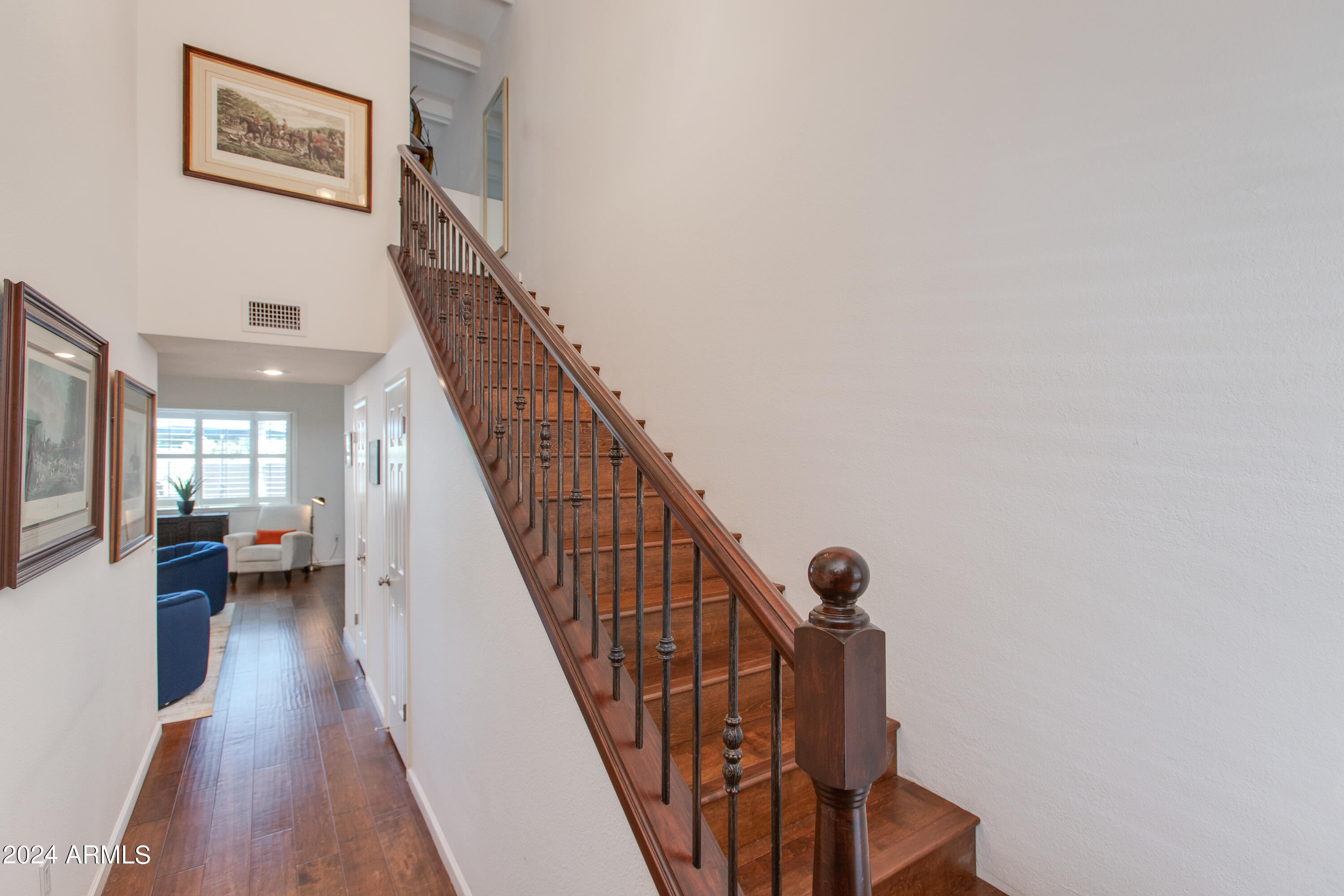 10 W Georgia Avenue, 6