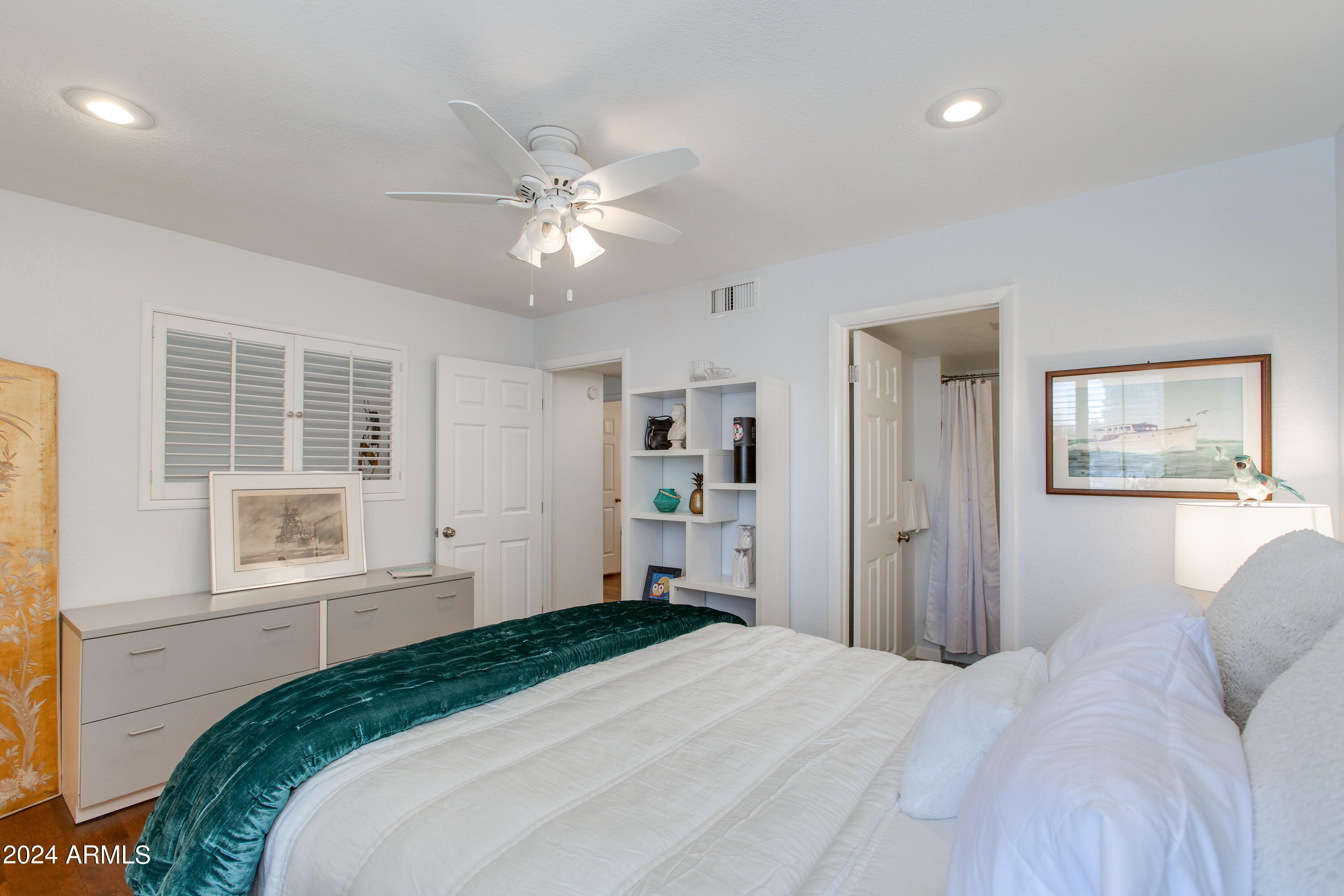 10 W Georgia Avenue, 6