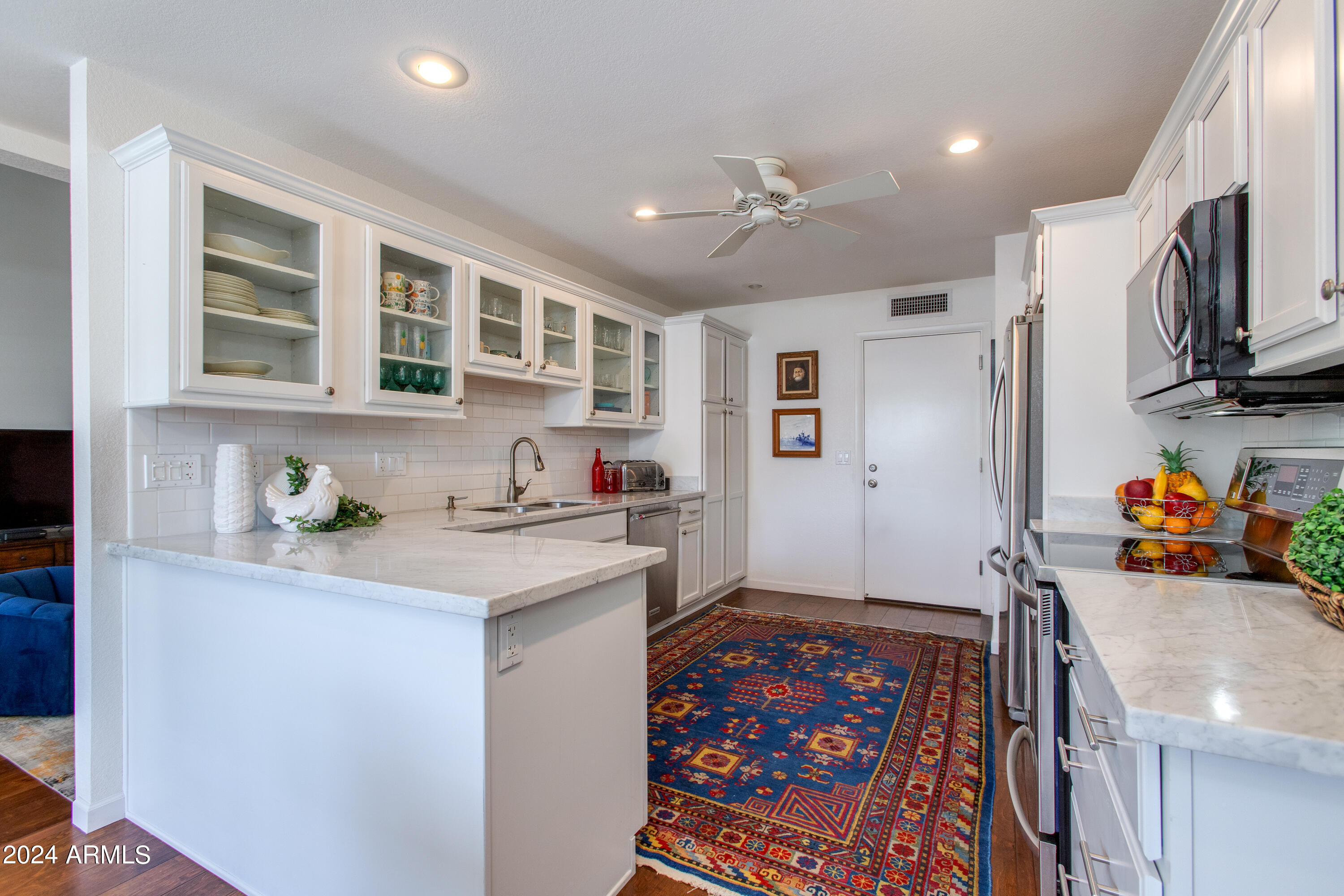 10 W Georgia Avenue, 6