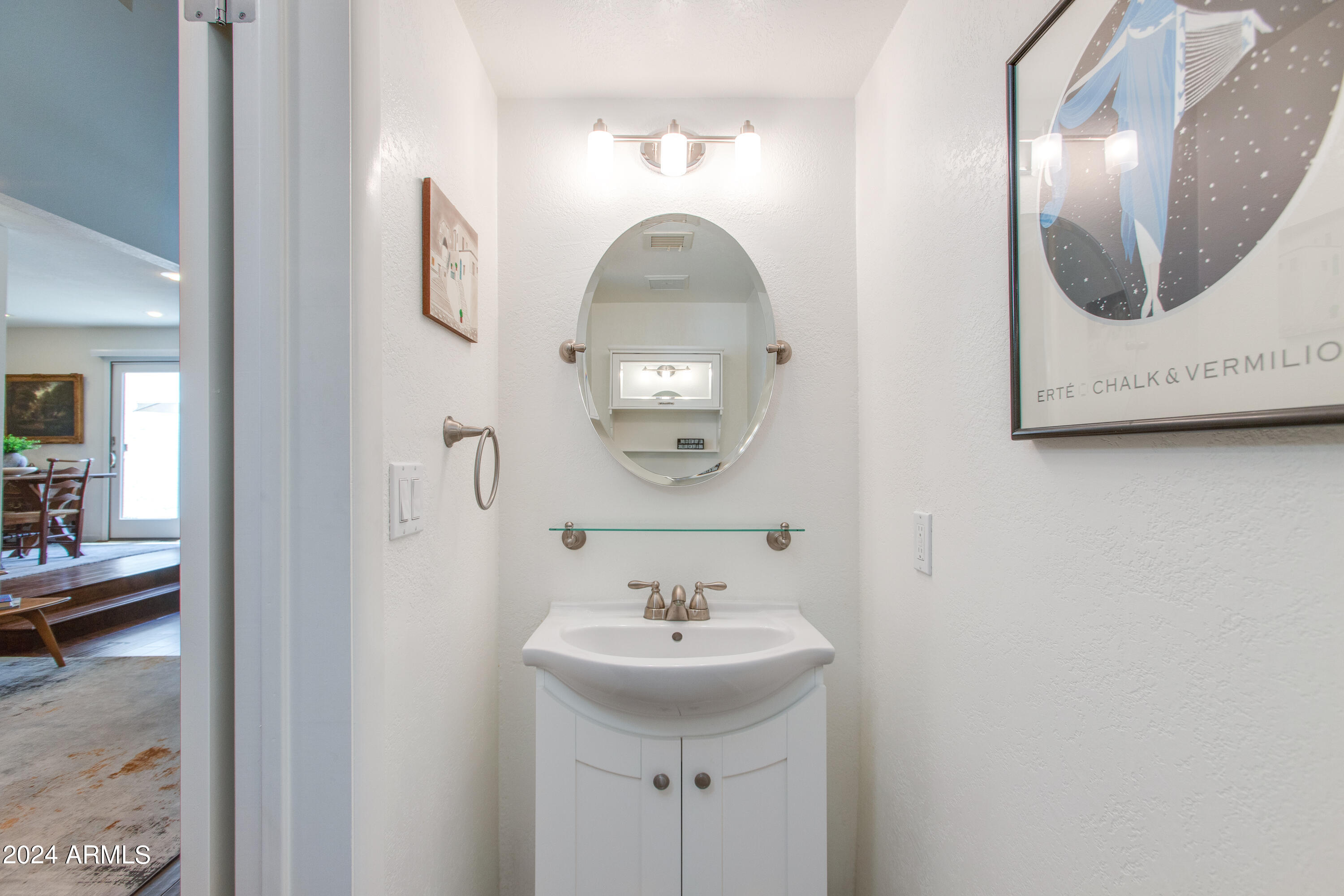 10 W Georgia Avenue, 6