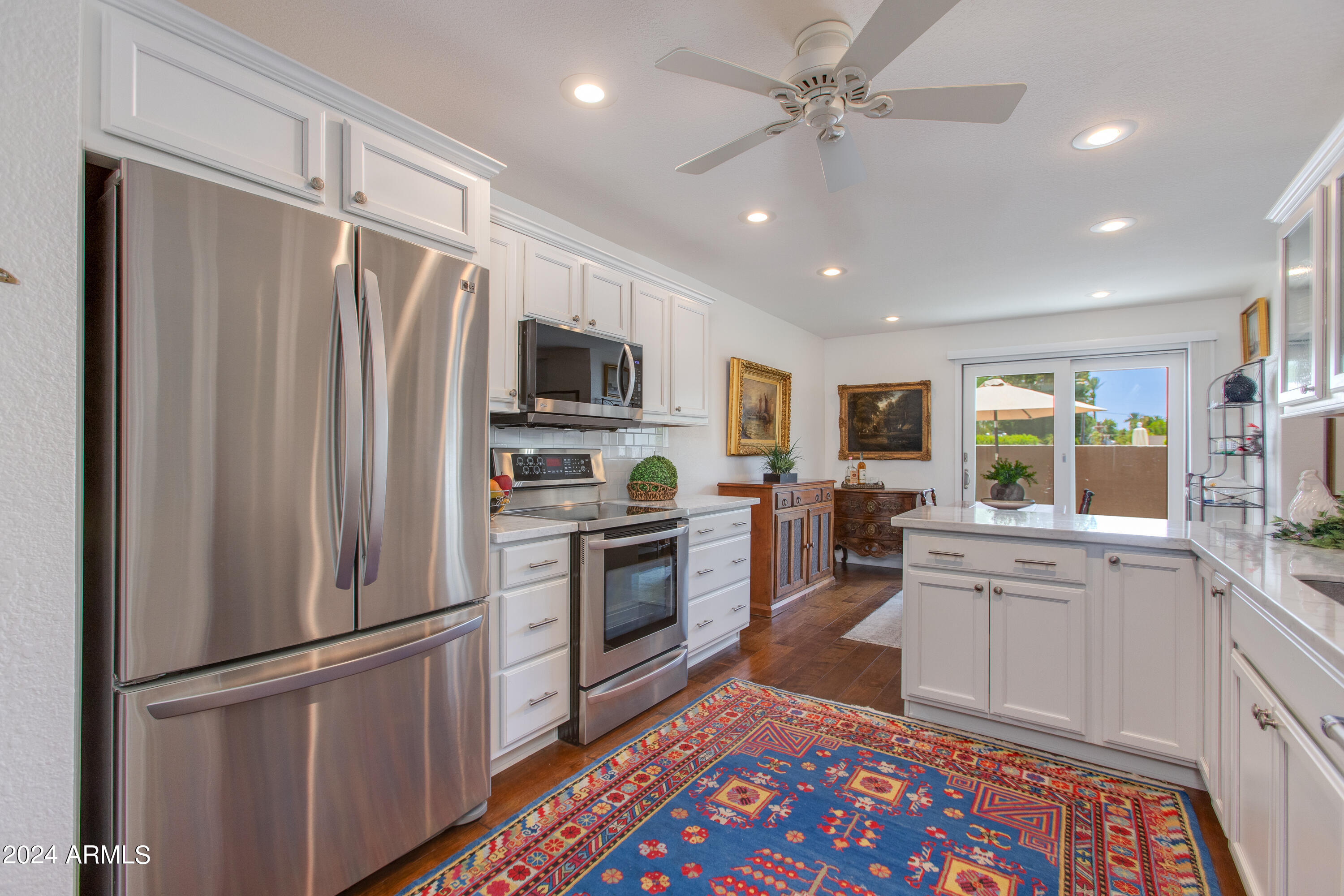 10 W Georgia Avenue, 6