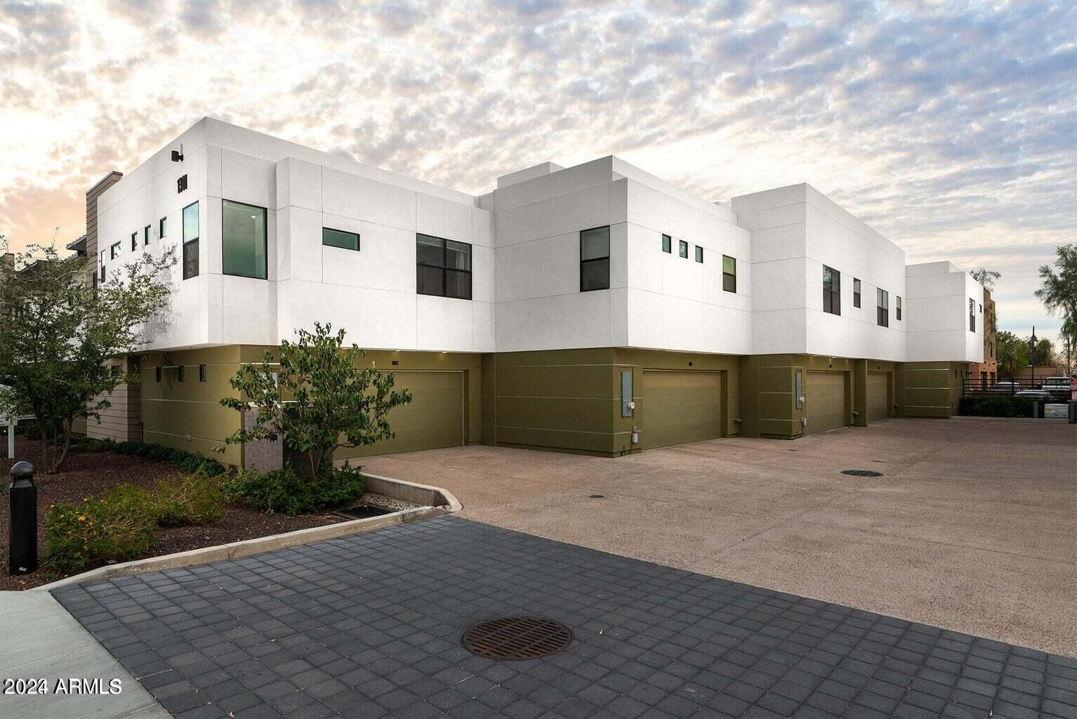 1301 W 4TH Street, 1008