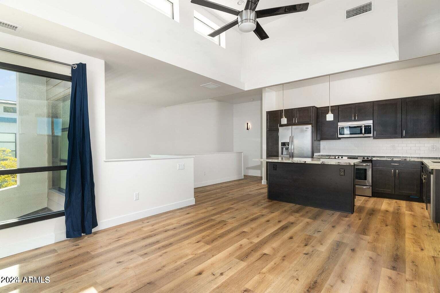 1301 W 4TH Street, 1008