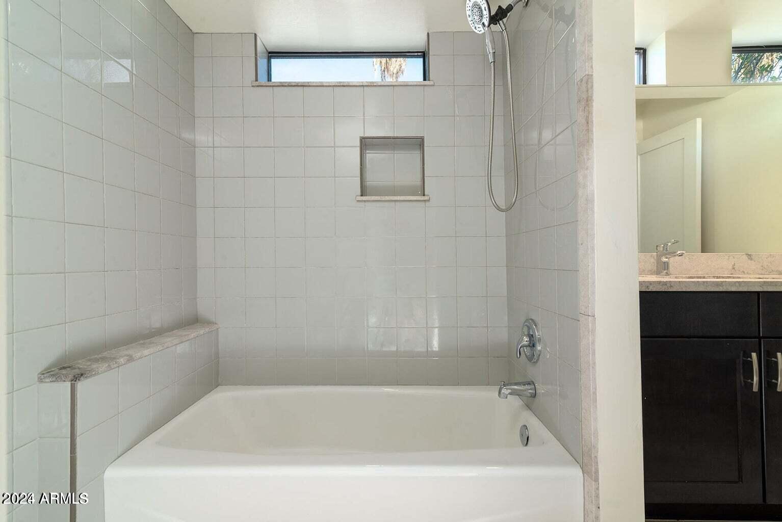 1301 W 4TH Street, 1008