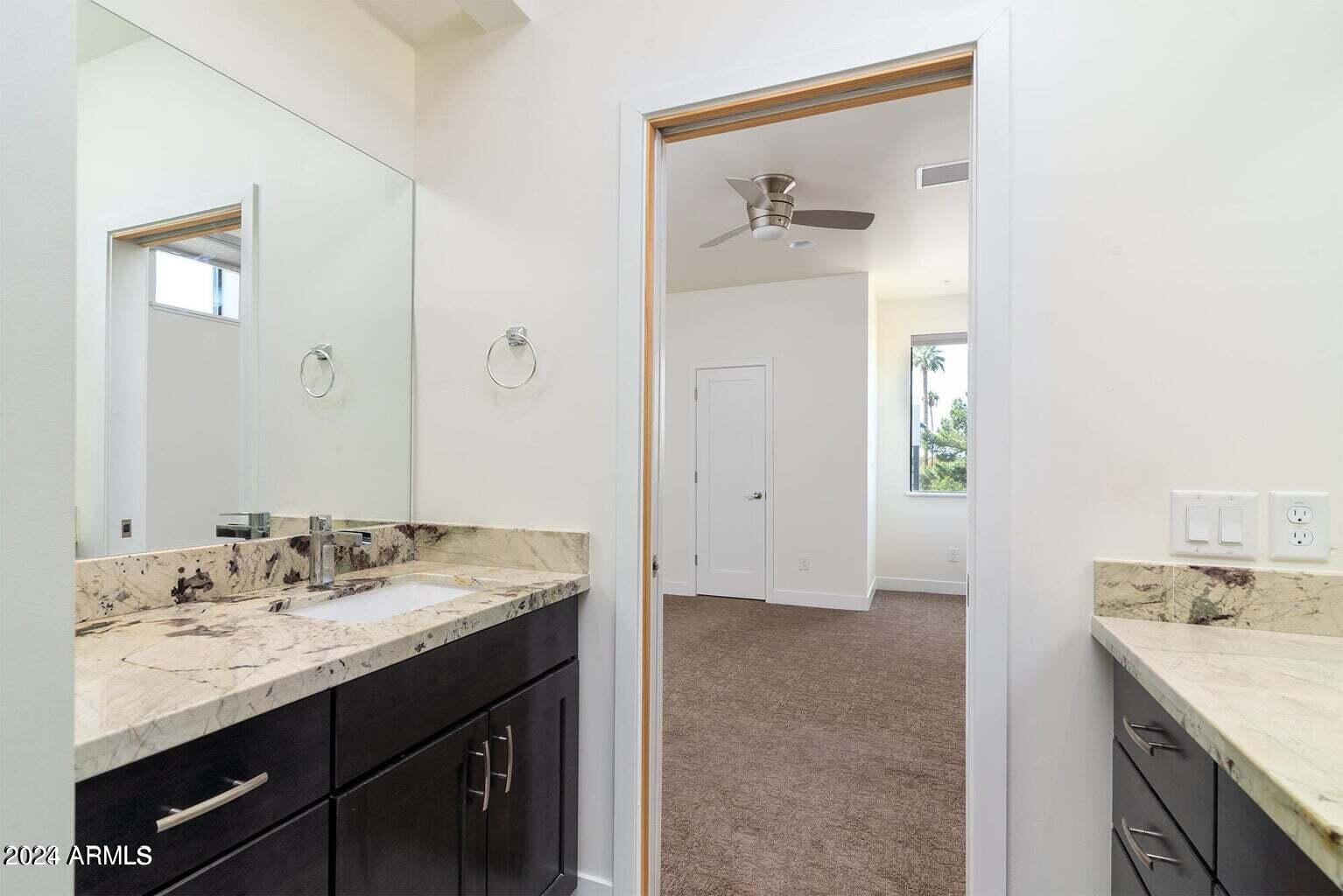 1301 W 4TH Street, 1008