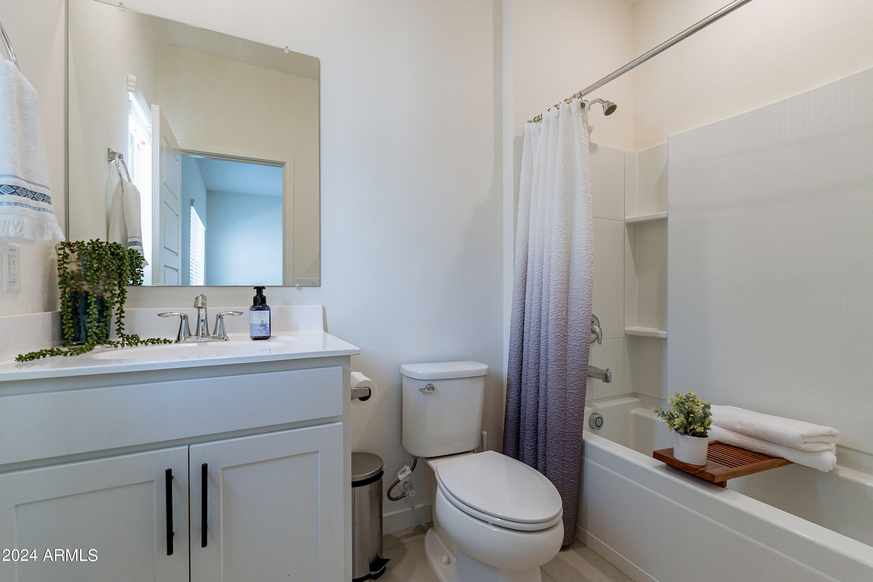 2157 W Harmont Drive