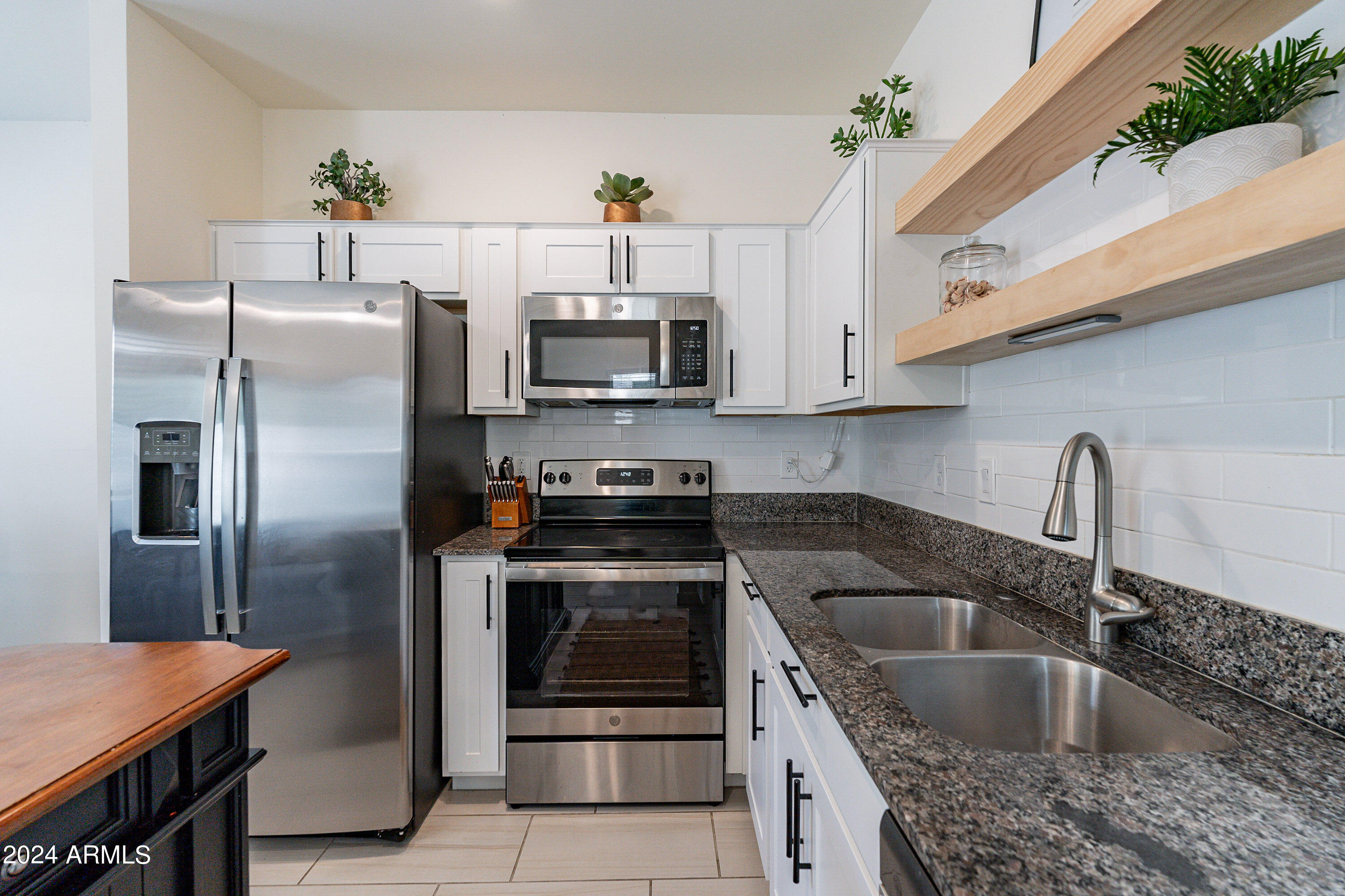 2157 W Harmont Drive