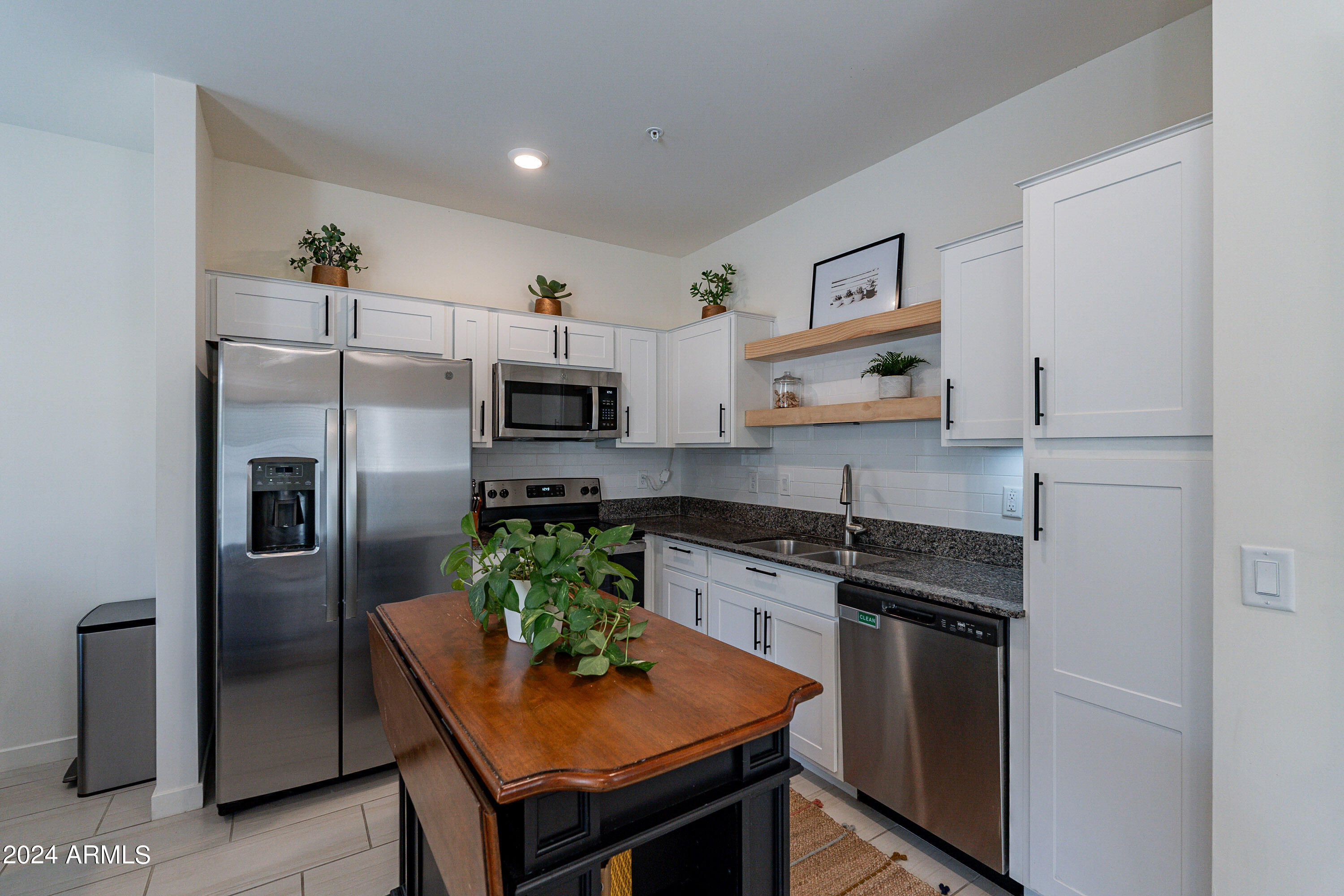 2157 W Harmont Drive