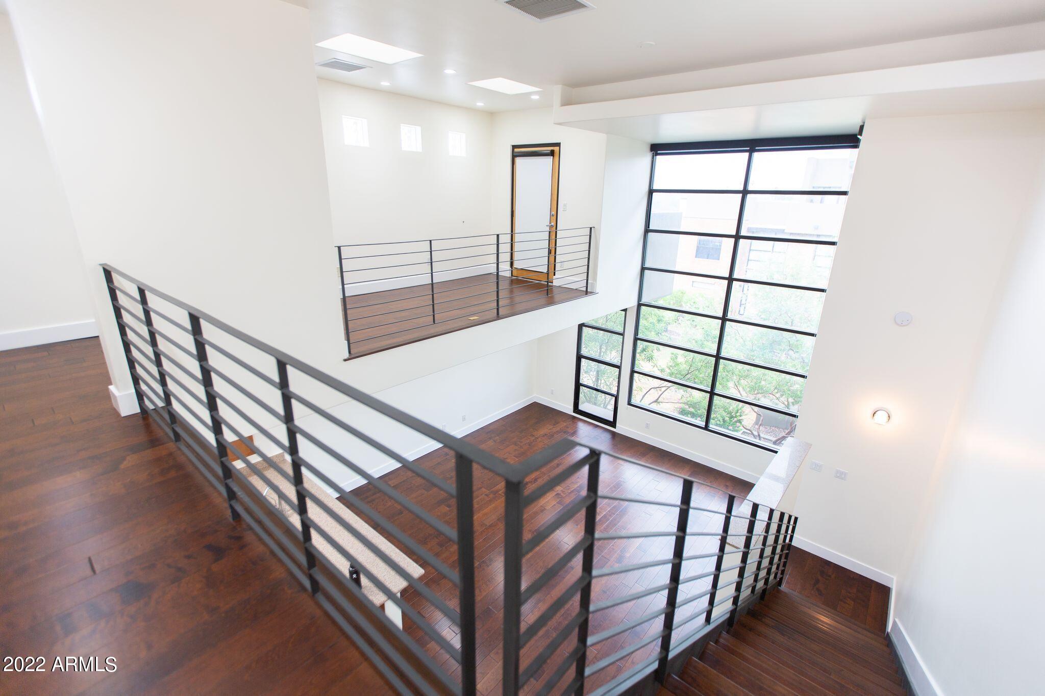 1300 W 5TH Street, 1009