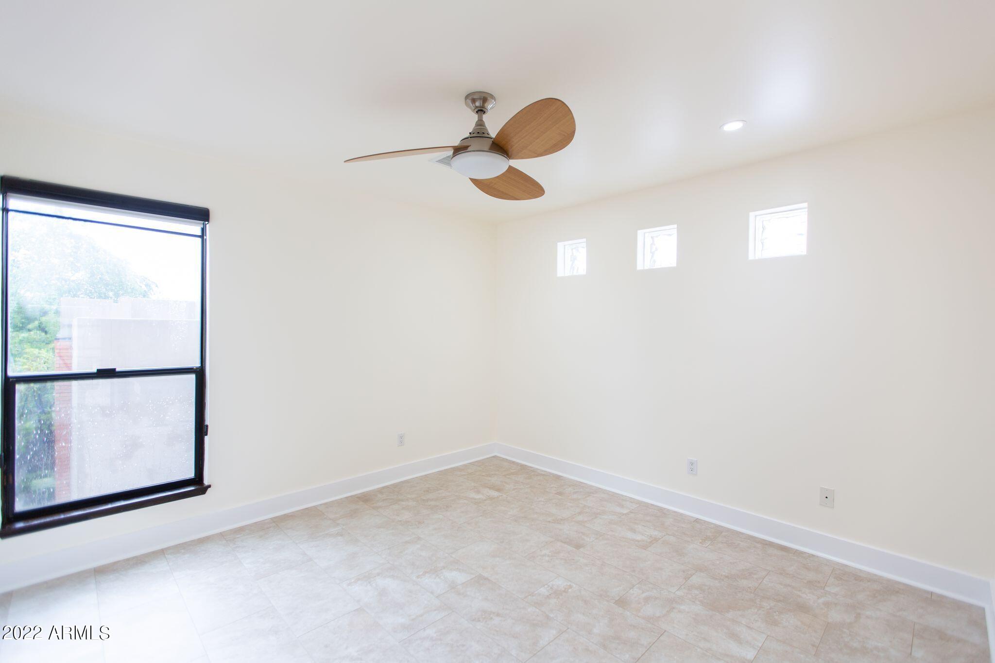 1300 W 5TH Street, 1009