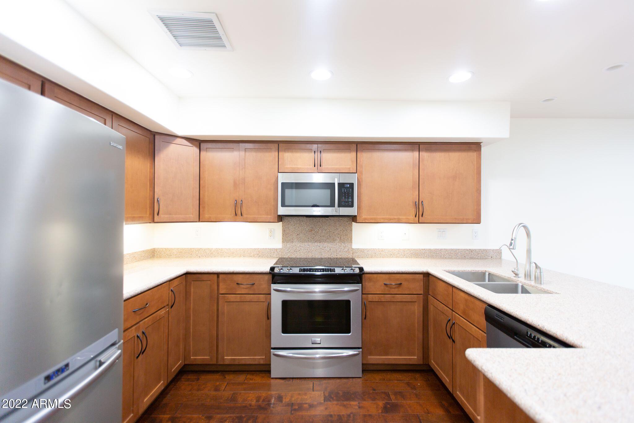 1300 W 5TH Street, 1009