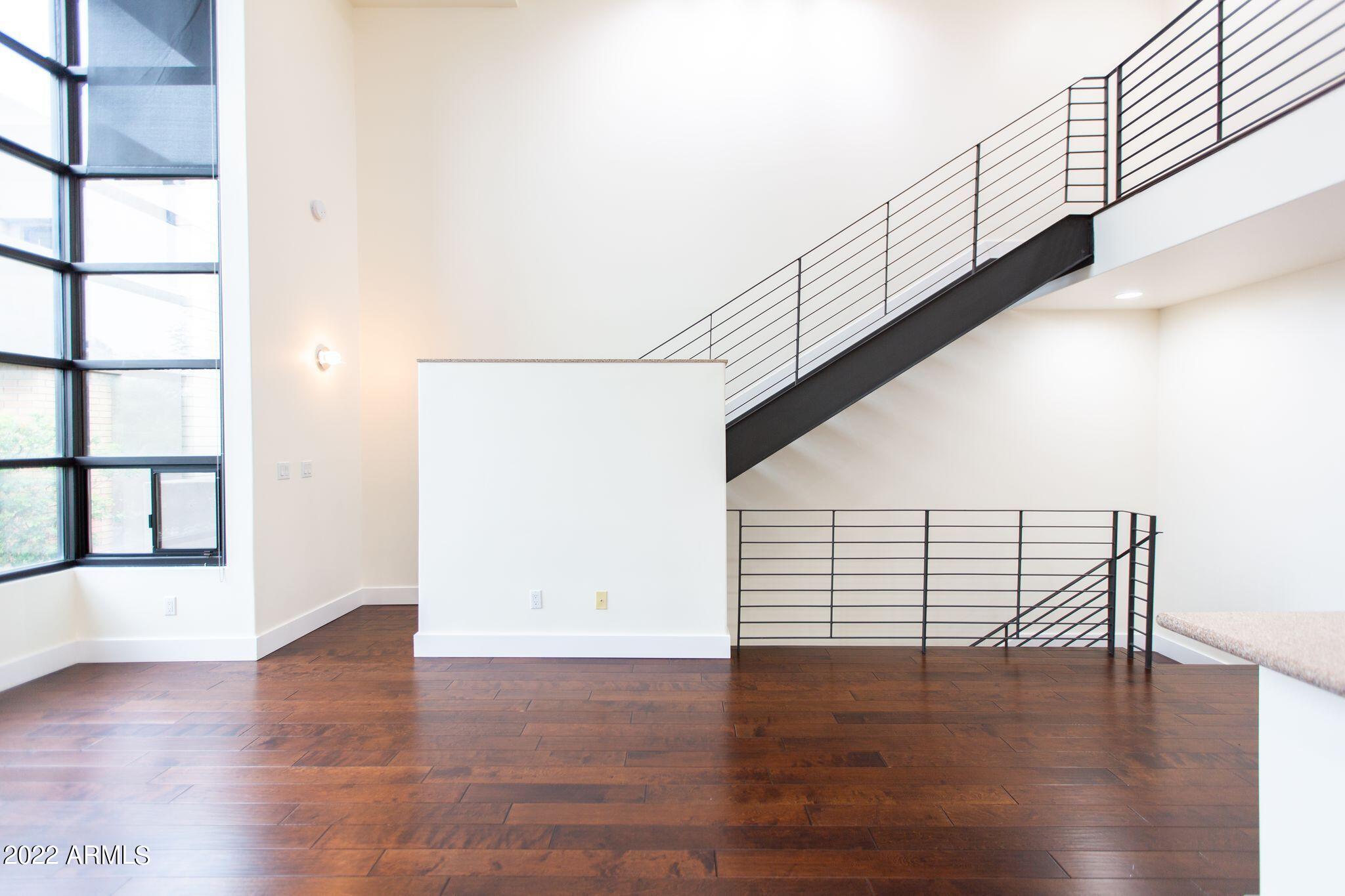 1300 W 5TH Street, 1009