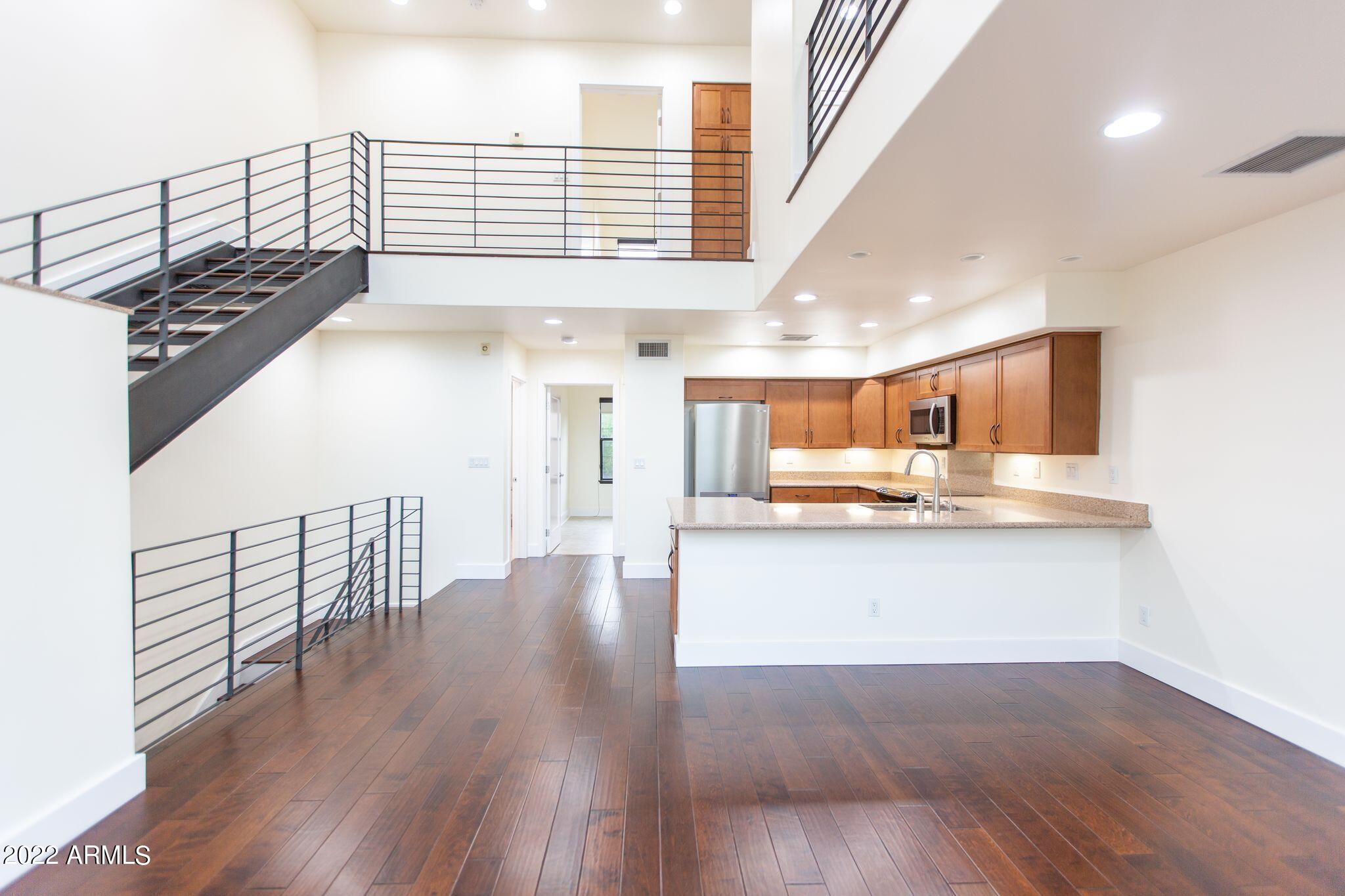 1300 W 5TH Street, 1009