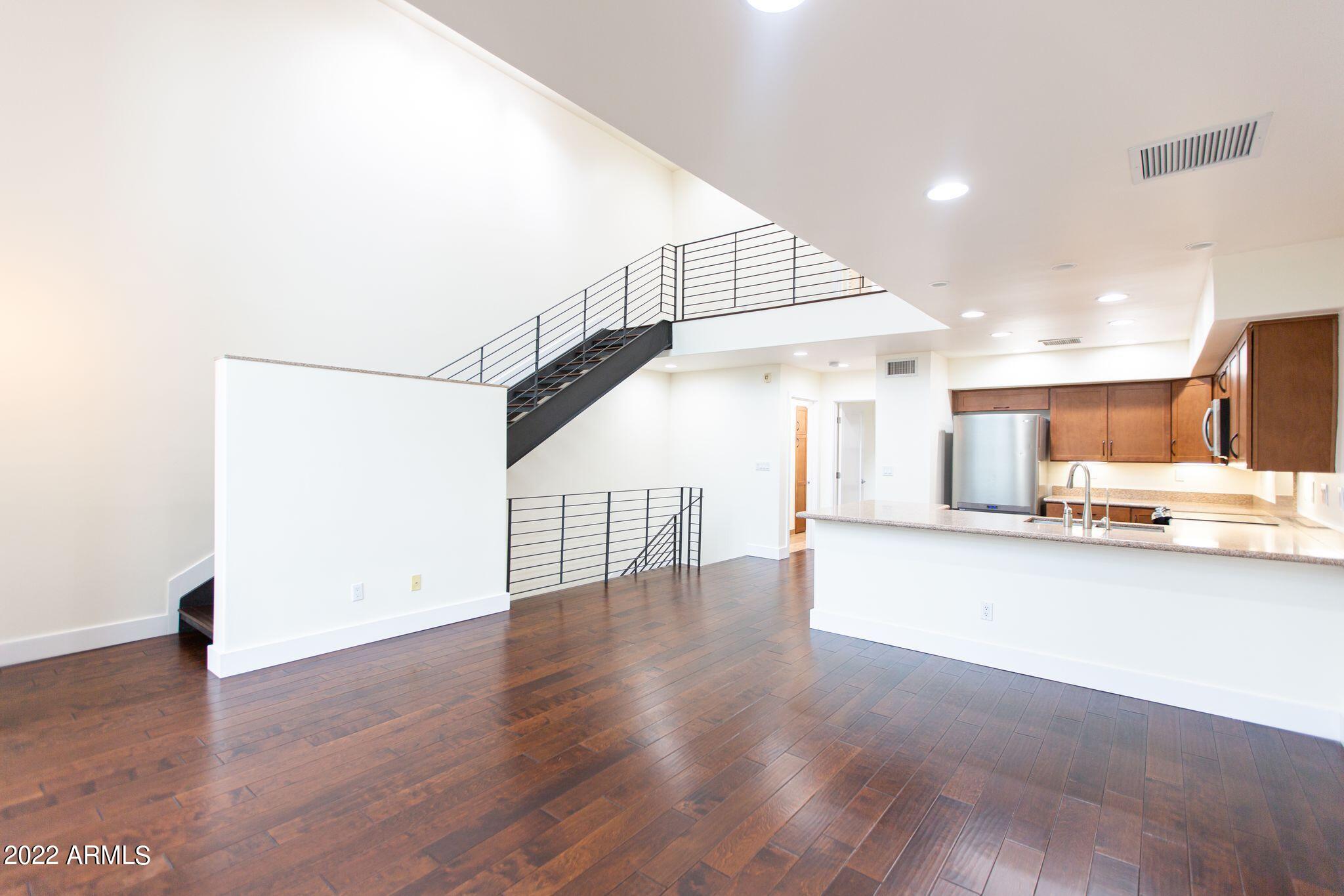 1300 W 5TH Street, 1009