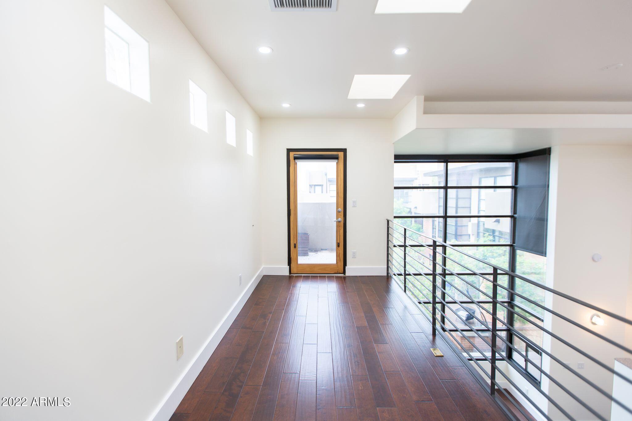 1300 W 5TH Street, 1009