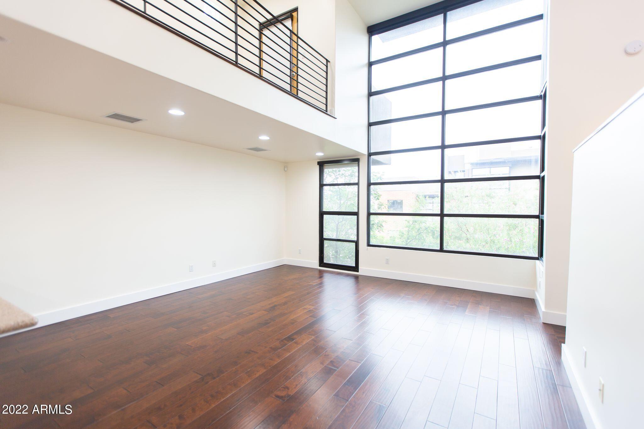 1300 W 5TH Street, 1009