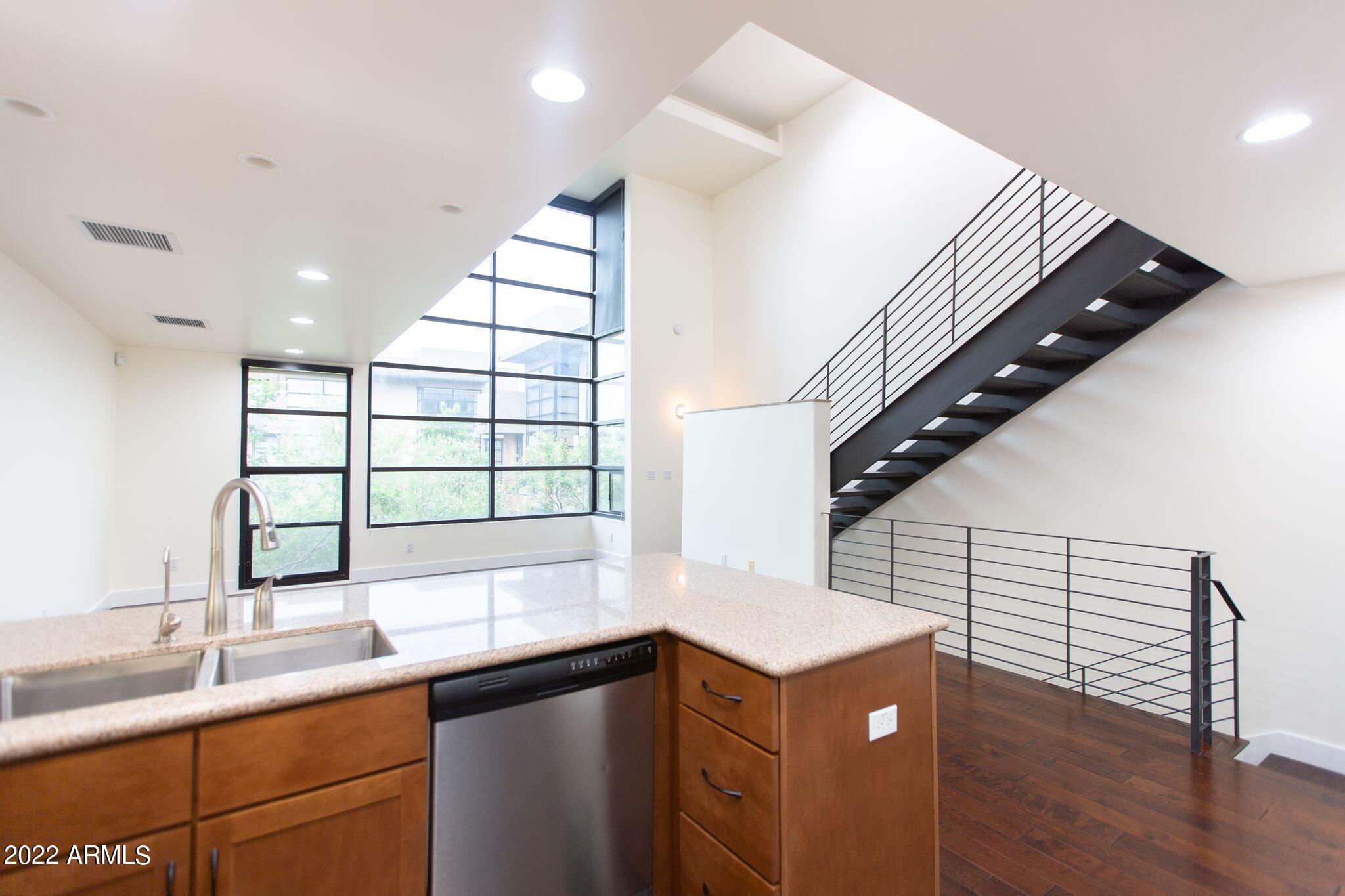 1300 W 5TH Street, 1009