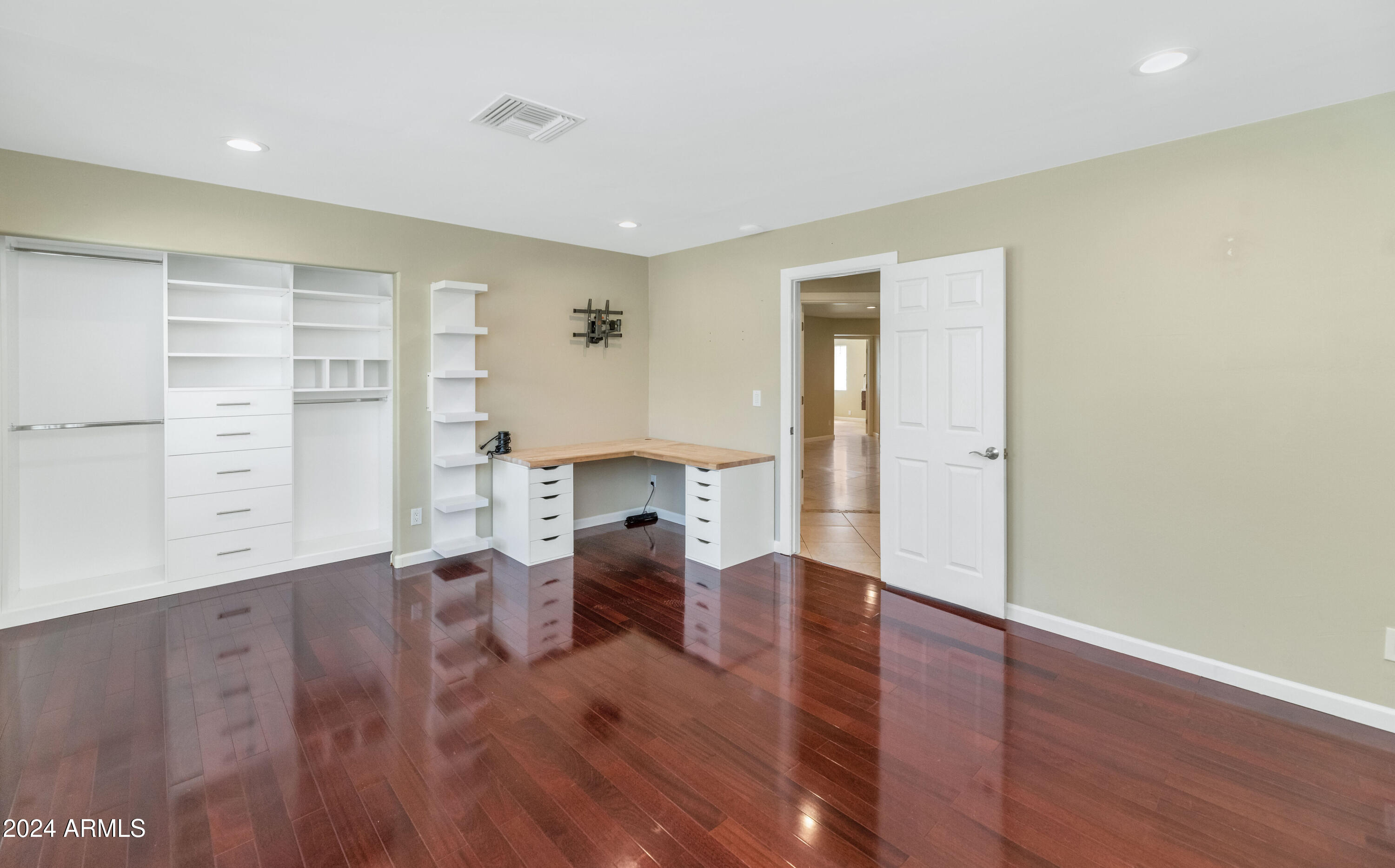 5949 E LARKSPUR Drive