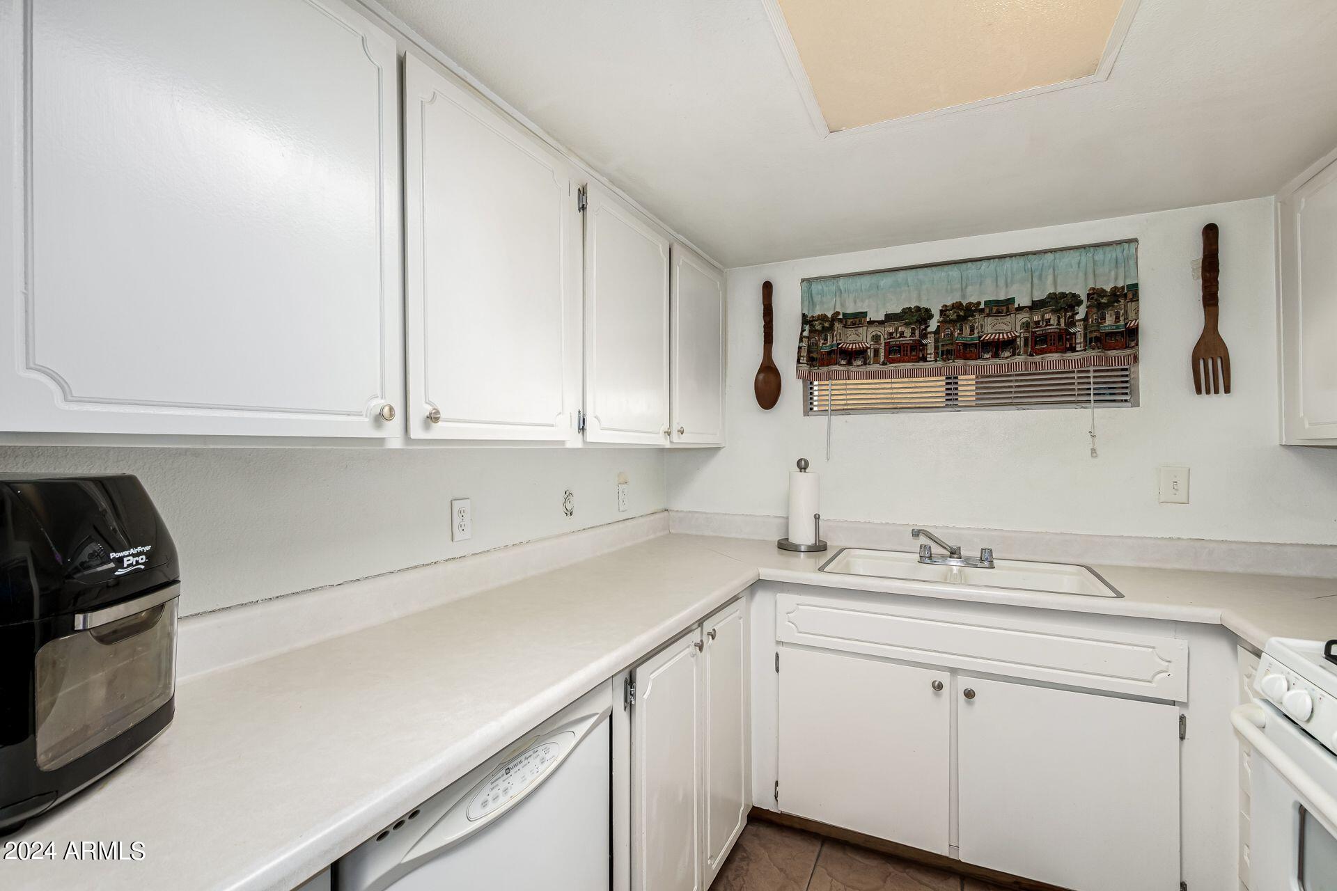 2165 E UNIVERSITY Drive, 205