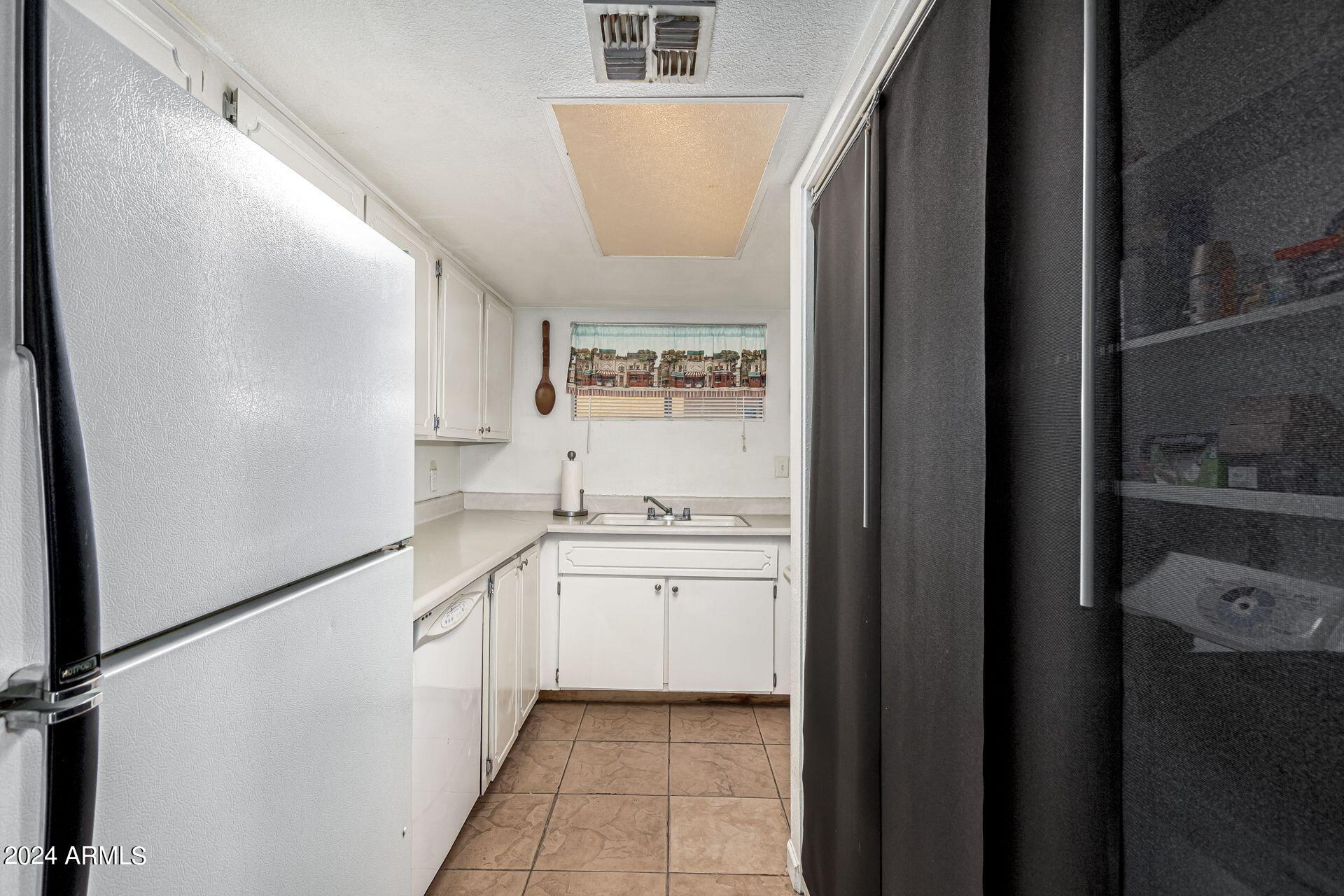 2165 E UNIVERSITY Drive, 205