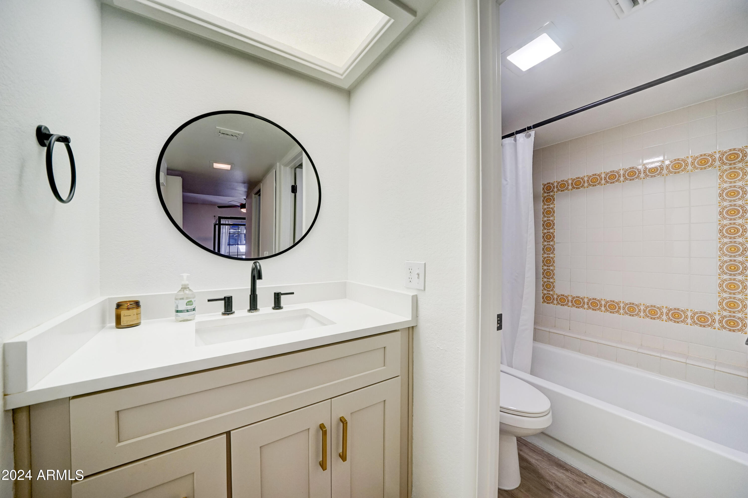 7557 N DREAMY DRAW Drive, 124