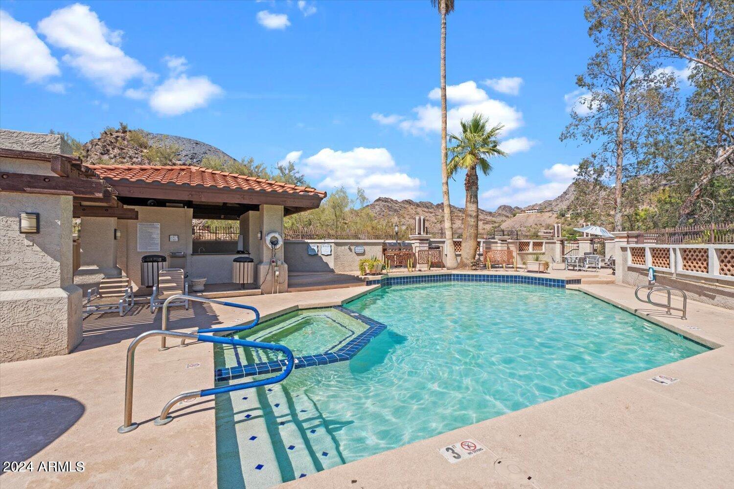 7557 N DREAMY DRAW Drive, 124