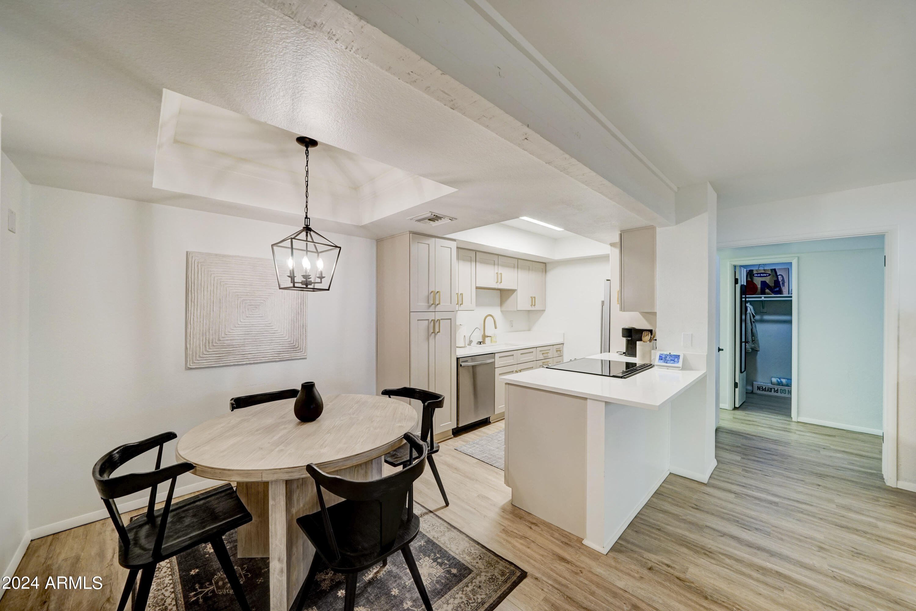 7557 N DREAMY DRAW Drive, 124