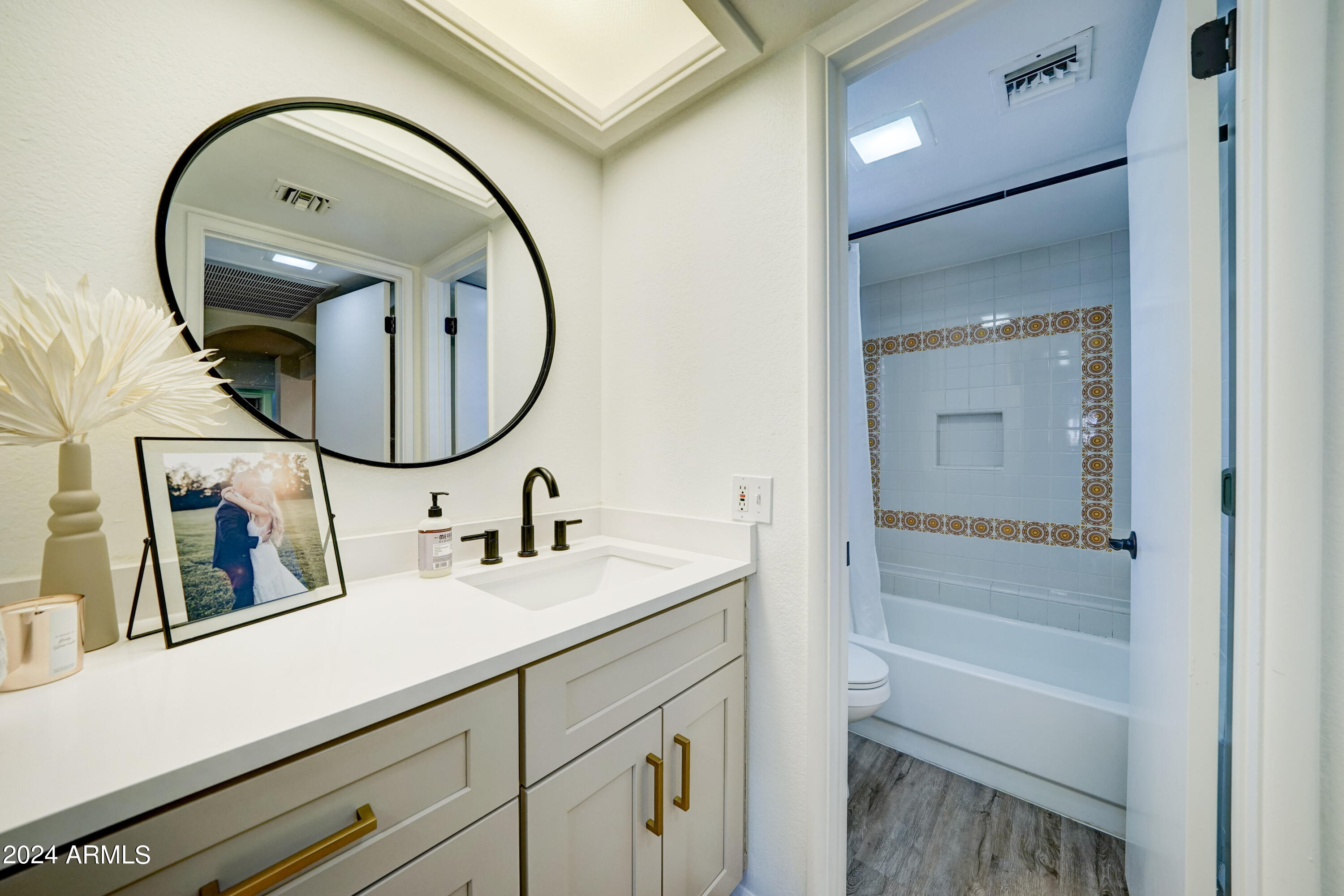 7557 N DREAMY DRAW Drive, 124