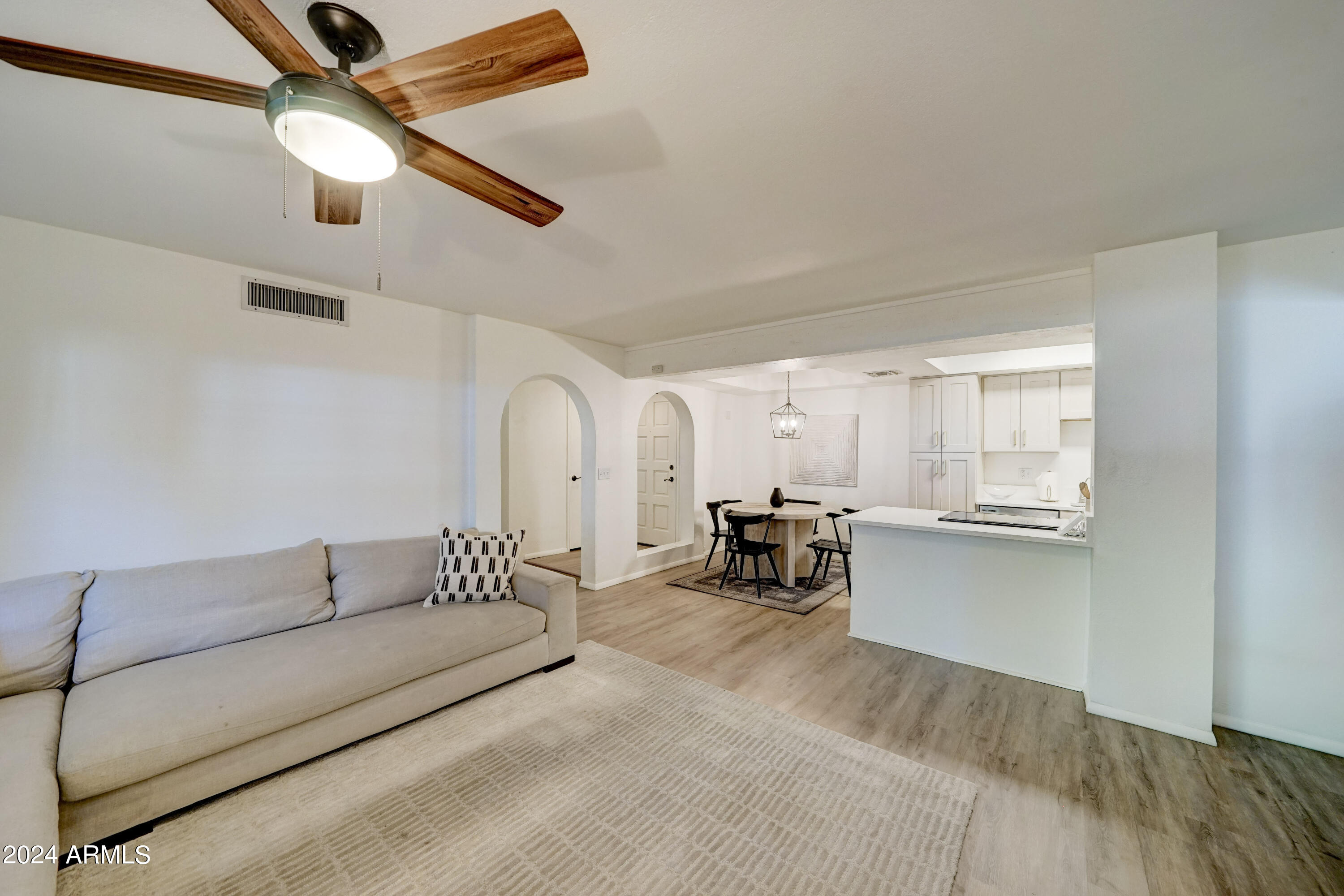 7557 N DREAMY DRAW Drive, 124