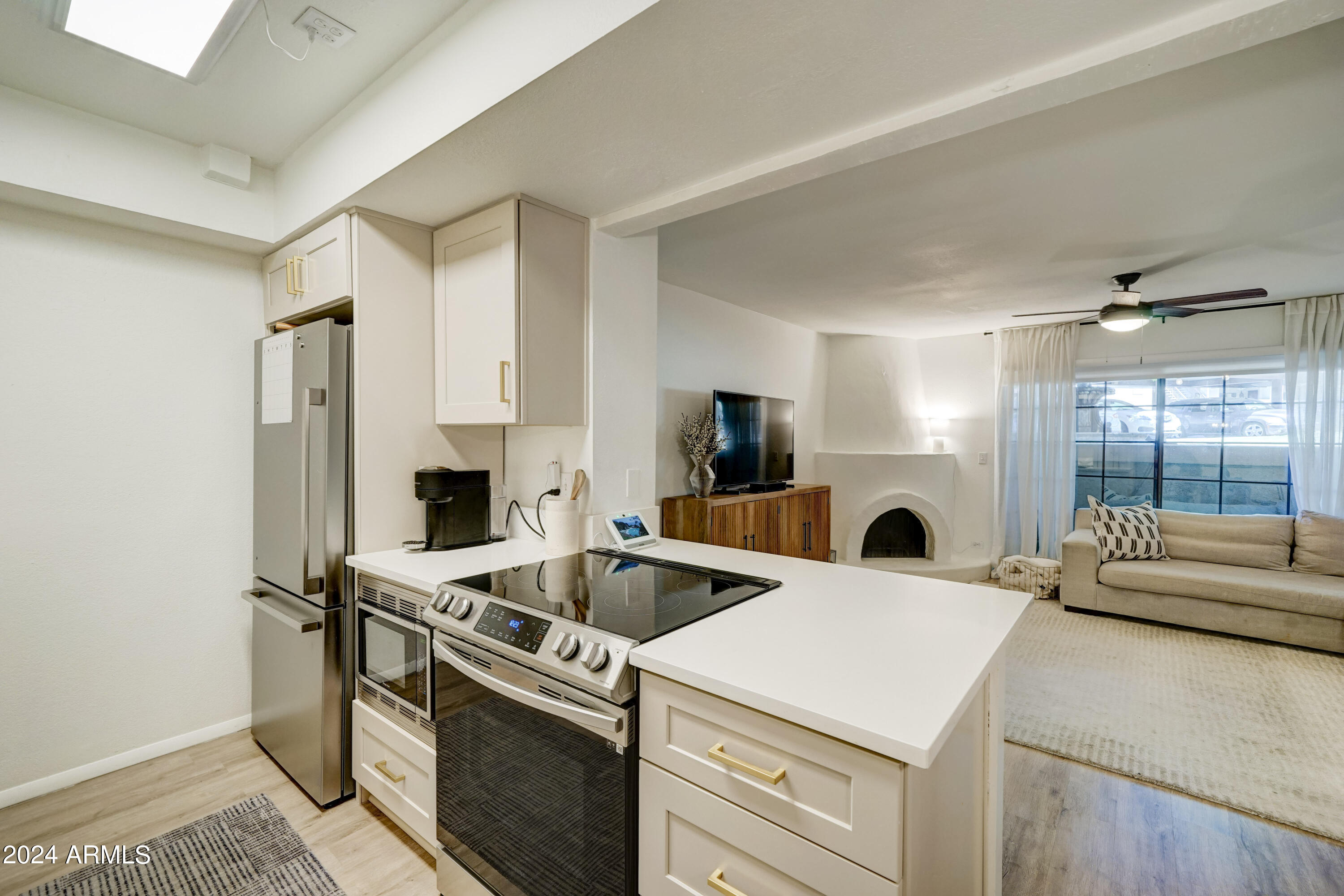 7557 N DREAMY DRAW Drive, 124