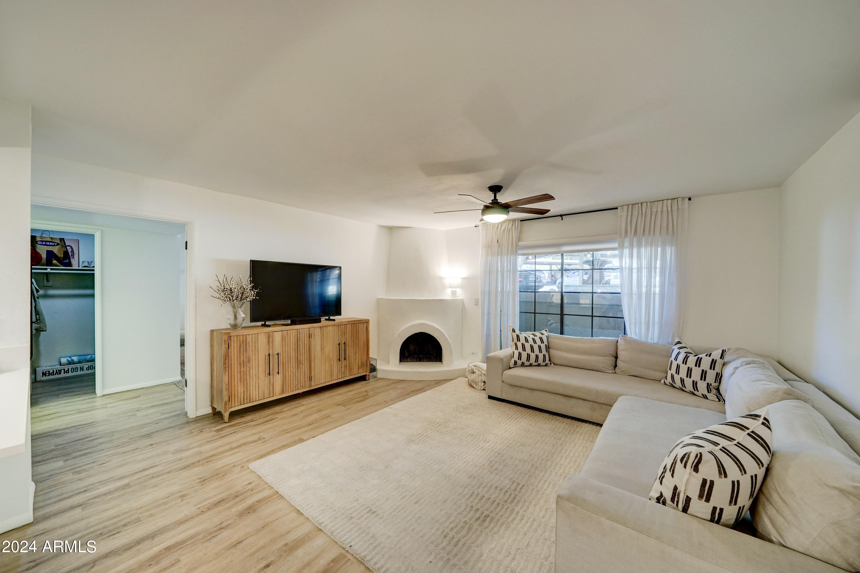 7557 N DREAMY DRAW Drive, 124