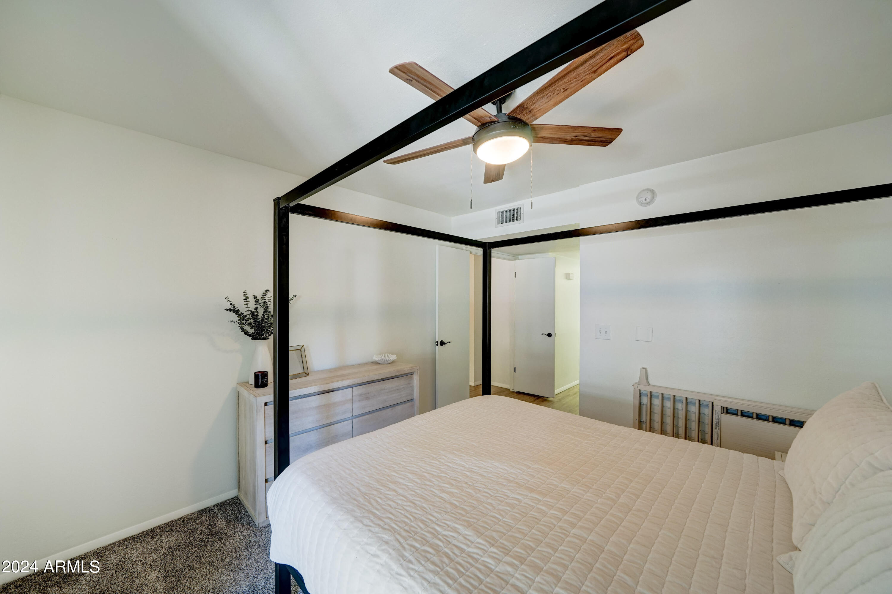 7557 N DREAMY DRAW Drive, 124