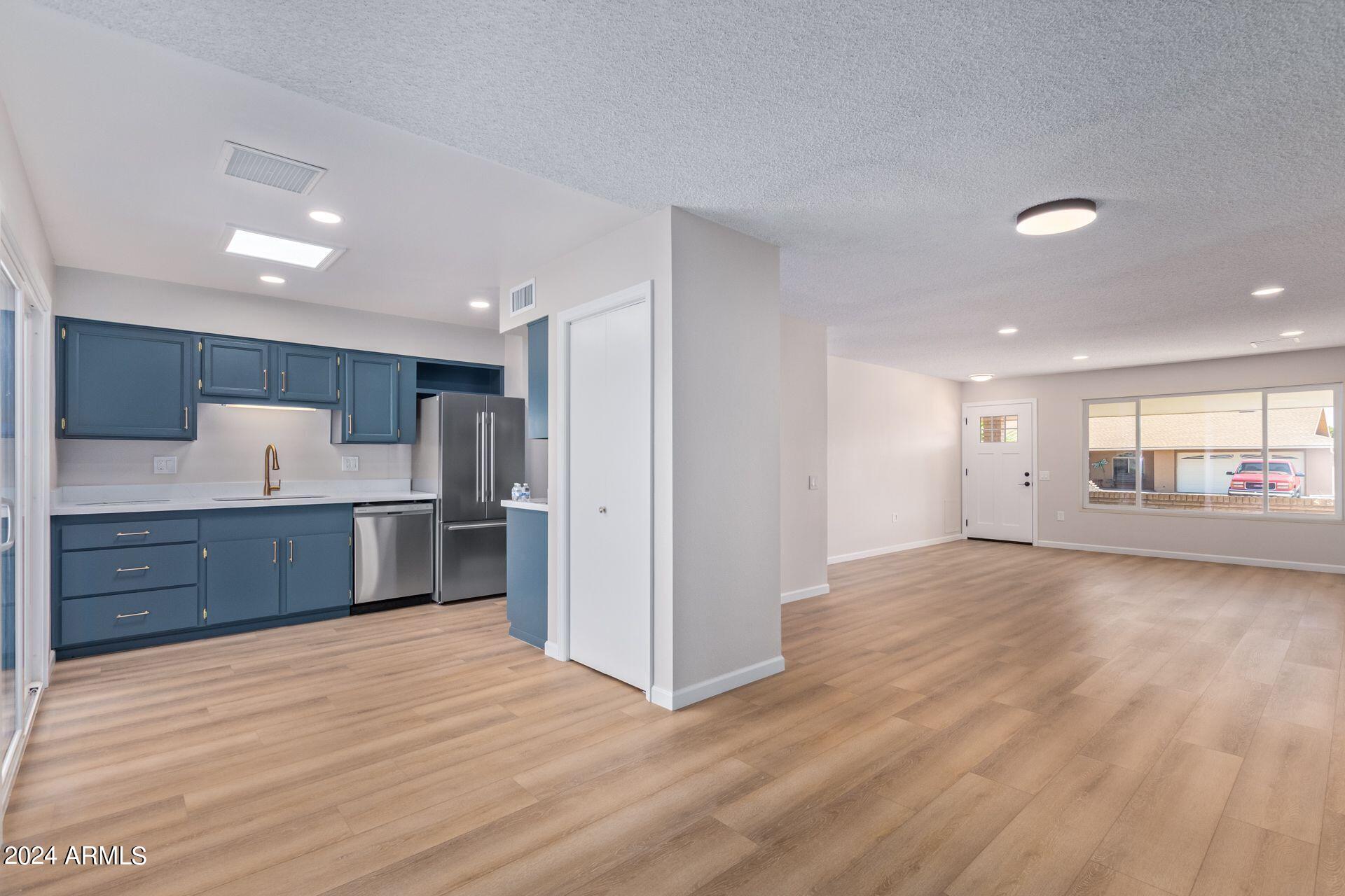 12432 W SPRING RIDGE Drive