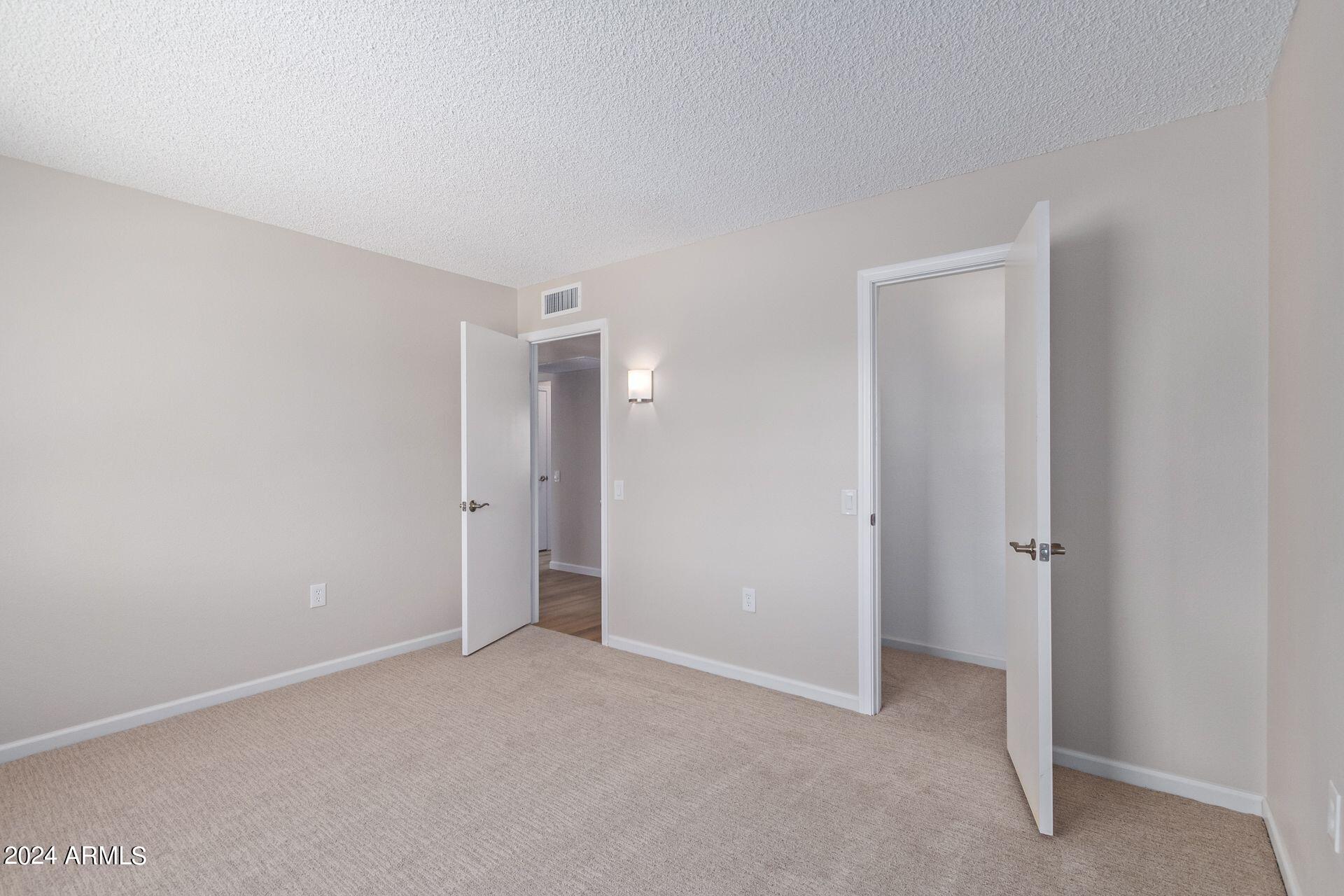 12432 W SPRING RIDGE Drive