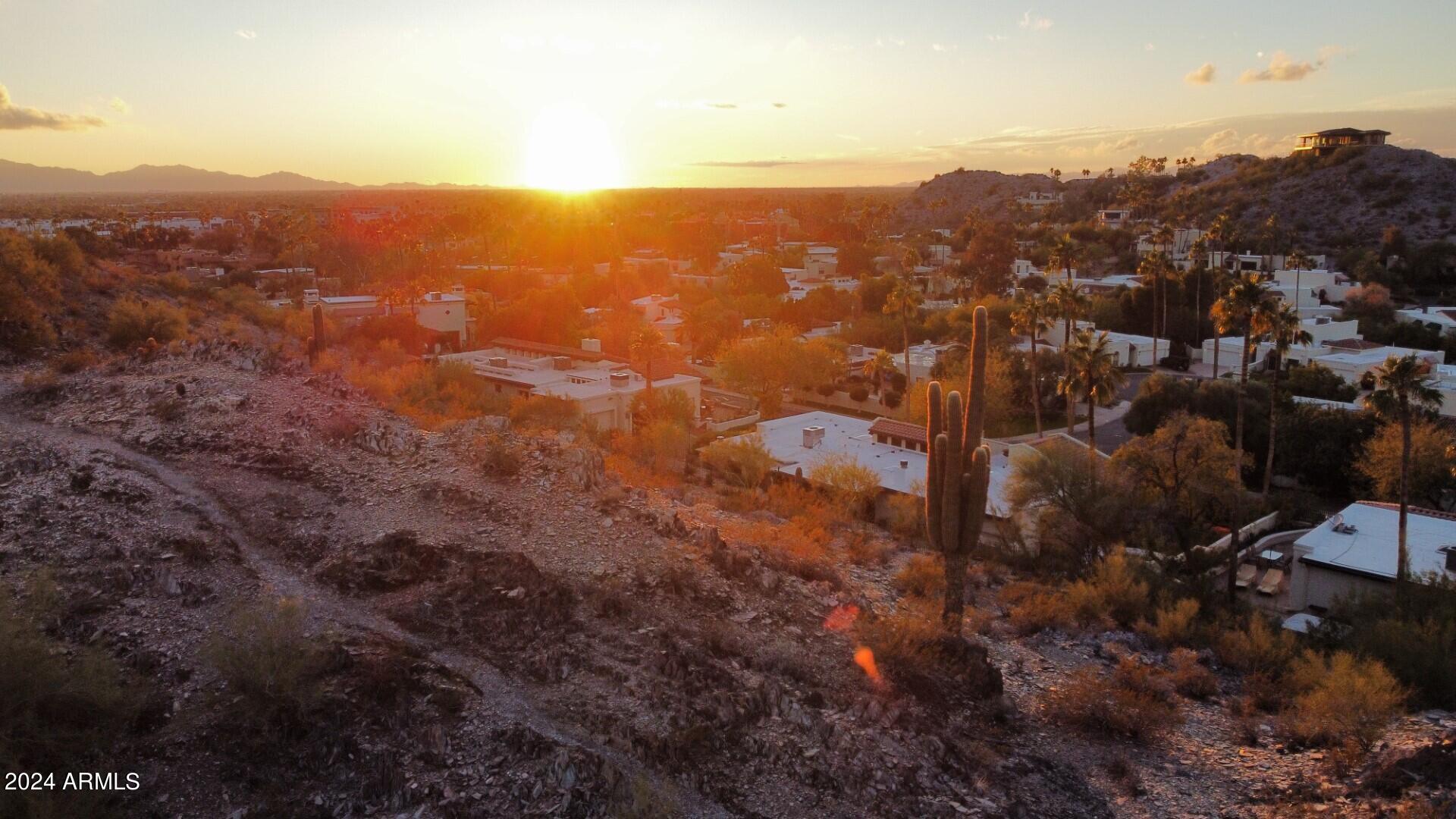 1814 E HARMONT Drive